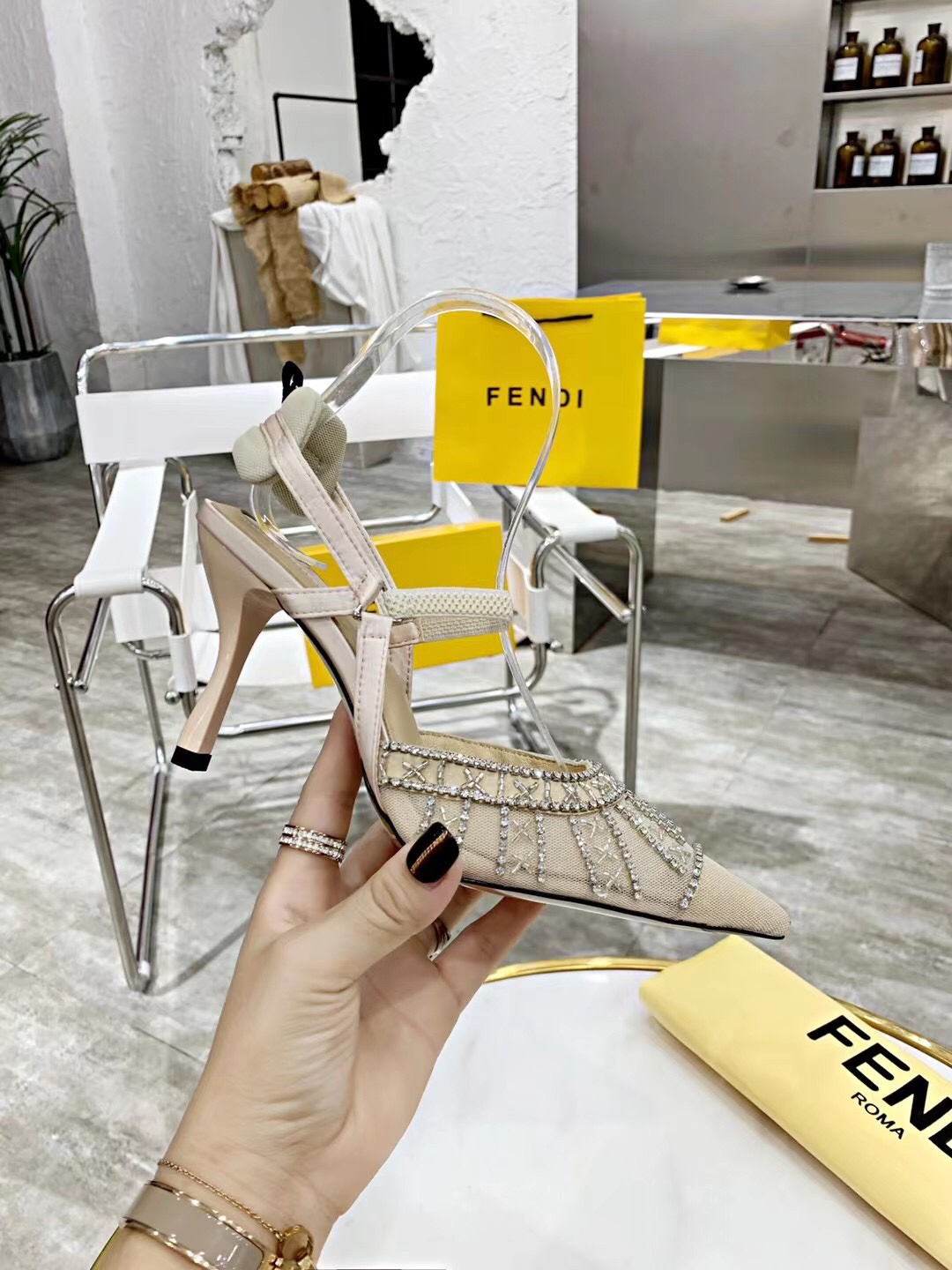 2021 FEND’s New High-Heavy Sandals: Elegant, Hand-Made with Premium Materials - 图片 2