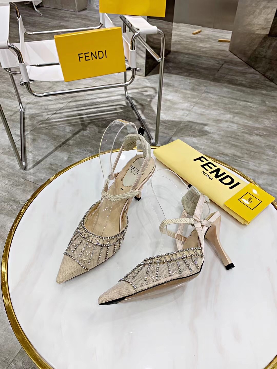 2021 FEND’s New High-Heavy Sandals: Elegant, Hand-Made with Premium Materials - 图片 4