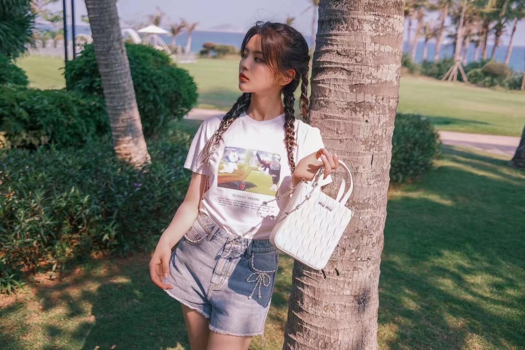 MIUMIU缪缪精致手工Logo刺绣牛仔小托特包5BA220