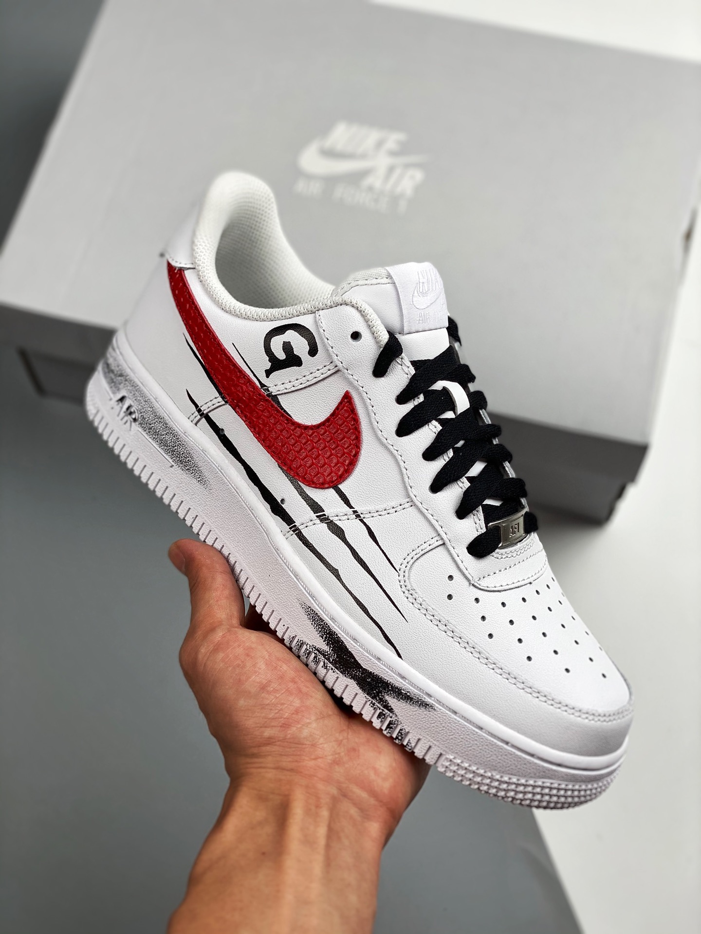 Air Force 1 Low 蛇皮红钩 小权志龙 原楦头原纸板 纯正空军版型 专注外贸渠道 全掌内置蜂窝气垫 #原盒配件 原厂中底钢印、拉帮完美 SIZE：35.5 36 36.5 37.5 38 38.5 39 40 40.5 41 …