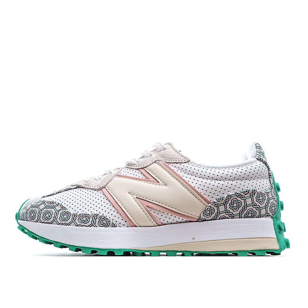 G5 New Balance 新百伦MS327系列复古休闲运动慢跑鞋 全新 New Balance 327系列，以更纯粹的复古风格设计打造的全新造型。侧身还以解构设计，将 N 字标志以做旧压花样式呈现，样式别具新意。而麂皮、冲孔皮革的塑造，则呈现出高级怀旧气质，也让鞋款在奢华时装风格与运动氛围之间达到了平衡。鞋身采用尼龙及皮质物料拼接构成中底高弹PU材质及满丁防滑橡胶外底
