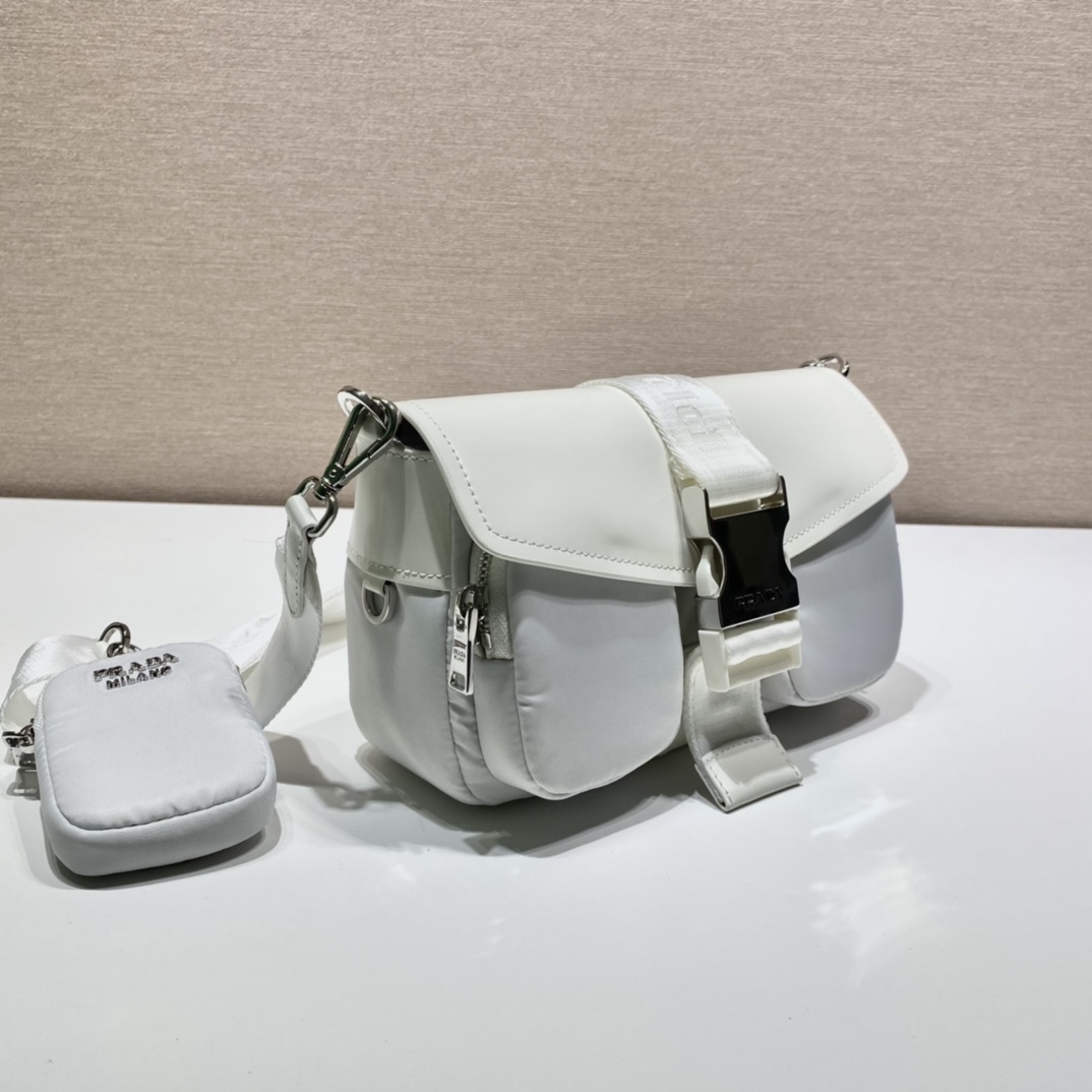 PRADA普拉达尼龙和亮面皮革单肩包1BD295