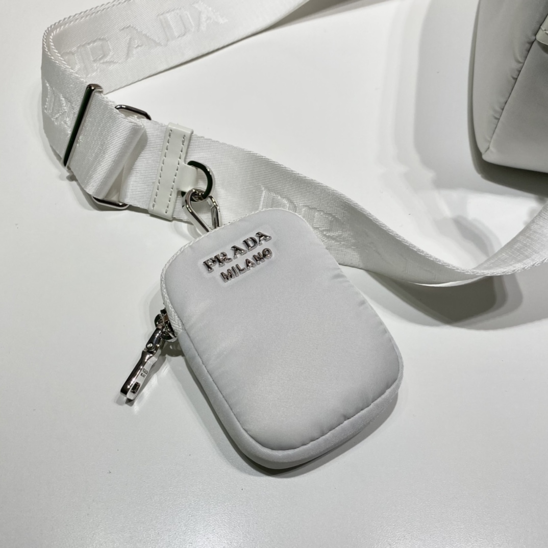 PRADA普拉达尼龙和亮面皮革单肩包1BD295