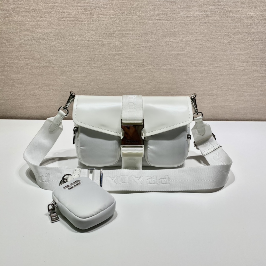 PRADA普拉达尼龙和亮面皮革单肩包1BD295
