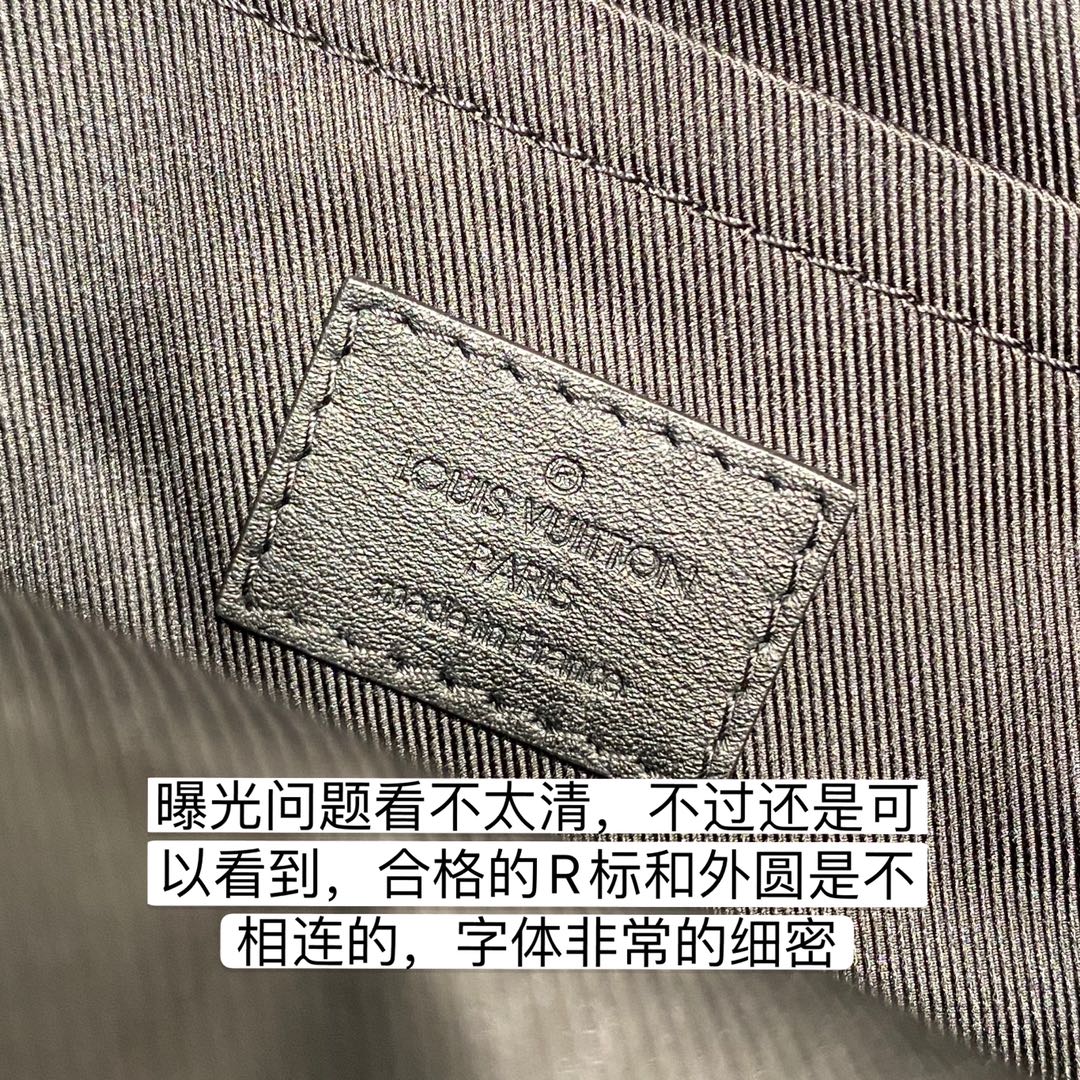 NO:178373,M44873 Overall details, this one is actually not very simple, but it is easy to see if the large area of ​​fabric and wiring of the body are carefully observed. This large area style is very challenging to wrap shape and flower shape!  ,19860909M44873 整体细节,这款其实简单的不是特别多,但是包身的大面积面料以及走线仔细观察是很容易看出来不足的,这种大面积的款式是很考验包形和对花的！,,Bag