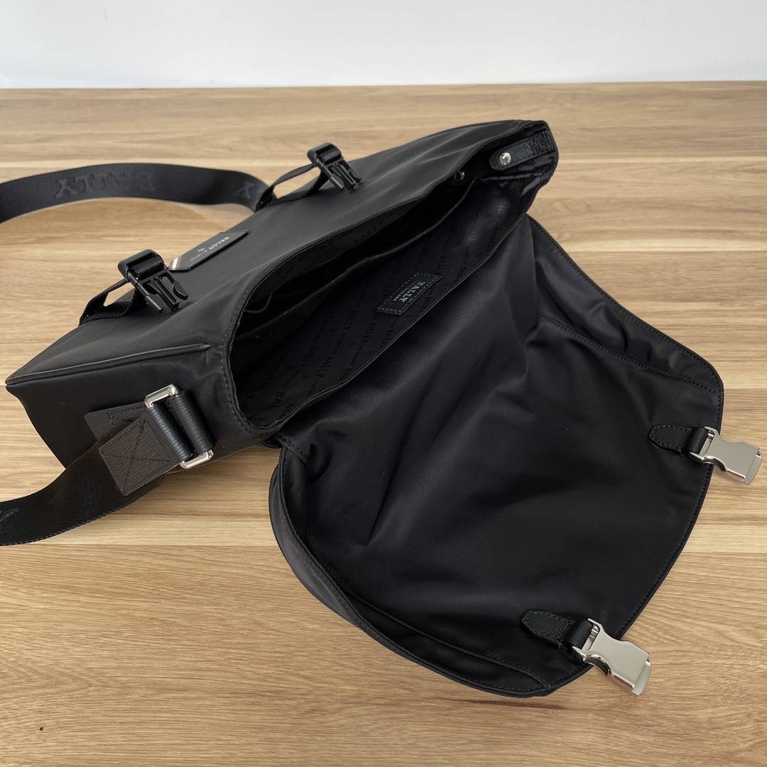 Bally Fabro Black Nylon Messenger Bag with Stripe Detail - Stylish & Durable 9 i1621509661 4927 7