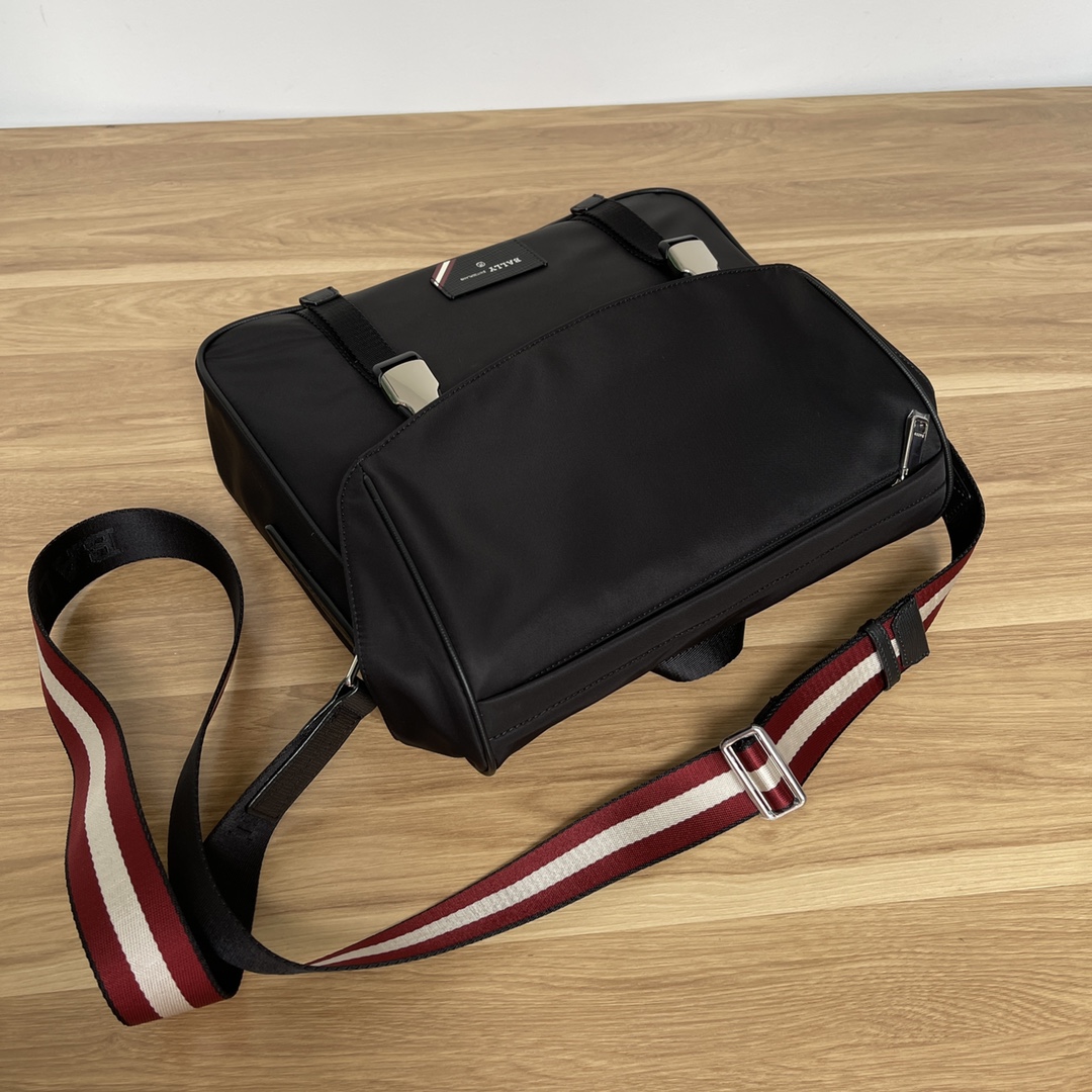 Bally Fabro Black Nylon Messenger Bag with Stripe Detail - Stylish & Durable 6 i1621509661 7861 4