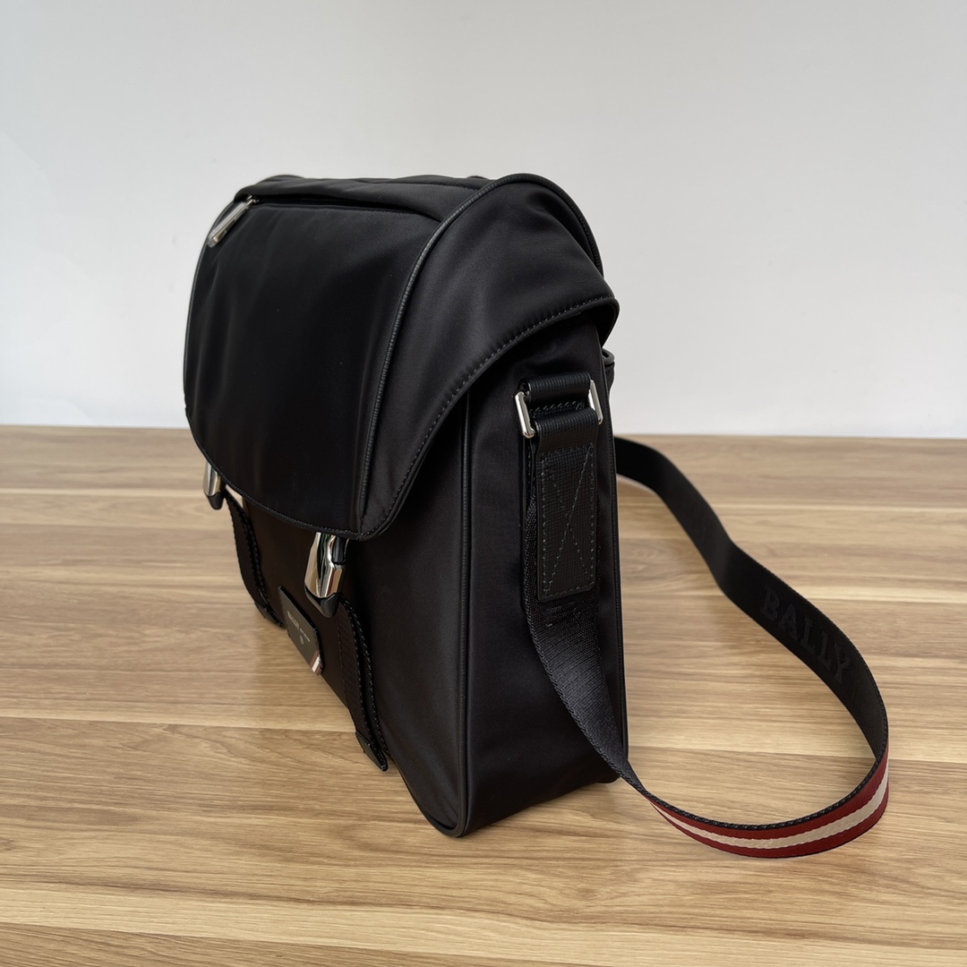 Bally Fabro Black Nylon Messenger Bag with Stripe Detail - Stylish & Durable 8 i1621509661 9277 6