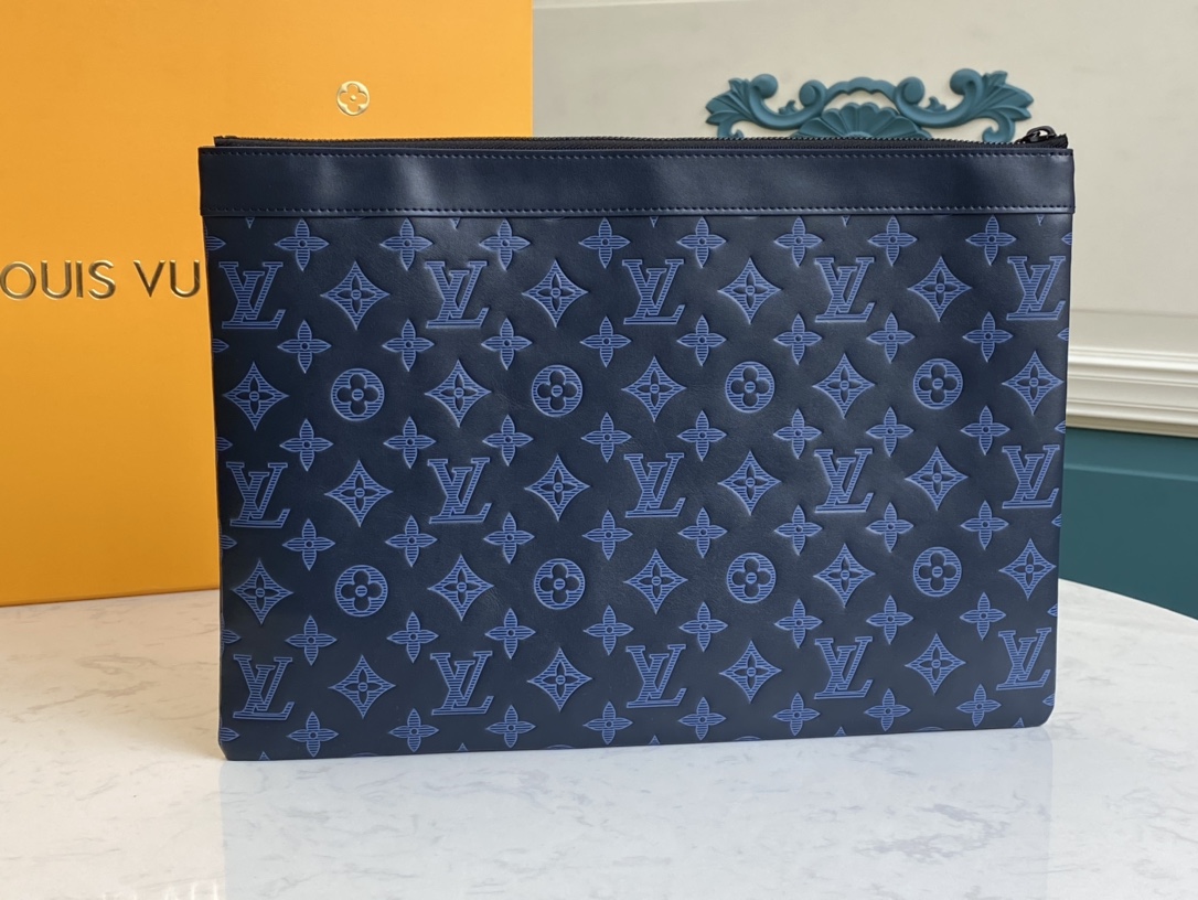 Valentino Luxury Designer Handbag Shoulder Crossbody Bag crafted in 2