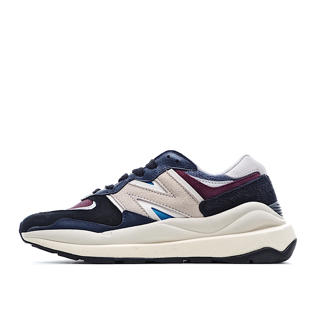 G5 New Balance NB5740系列复古休闲慢跑鞋 以1988年首度面世的经典574作为设计蓝本，保留574简约易衬的 G5 s鞋型轮廓，同时再加以向90年代特立独行的抢眼美学致敬。凭借多种严选的优质素材重塑出让人耳目一新又充满层次感的革新中低结构。另一方面，为呼应90年代的巨大化潮流，鞋侧也点题采用了相应的巨大化N字Logo，并且加上反光细节点缀，再结合同样启发自574并经过改良的抓地鞋底，可谓集结两大年代的注目设计元素。
