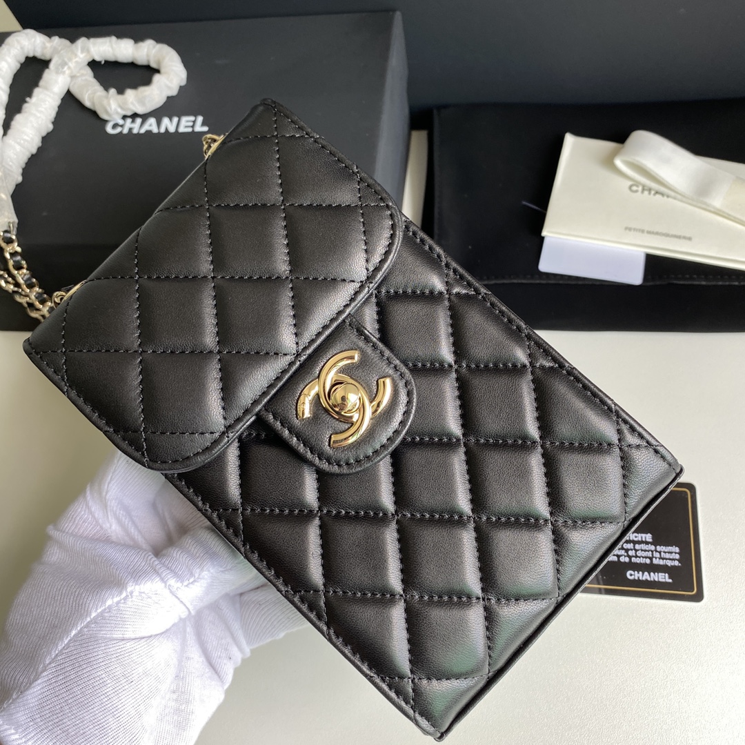 Chanel 高版本链条 手机包到货、 这款手机包容量还可以的 手机、纸巾、口红 车钥匙完全没问题