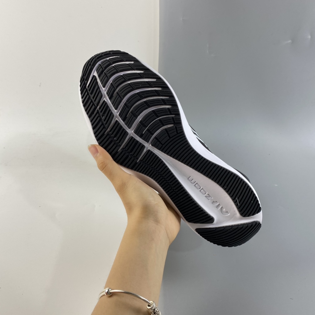 P190 Nike ZOOM WINFLO 8 登月8 轻便缓震运动鞋跑步鞋 黑白 CW3419-006