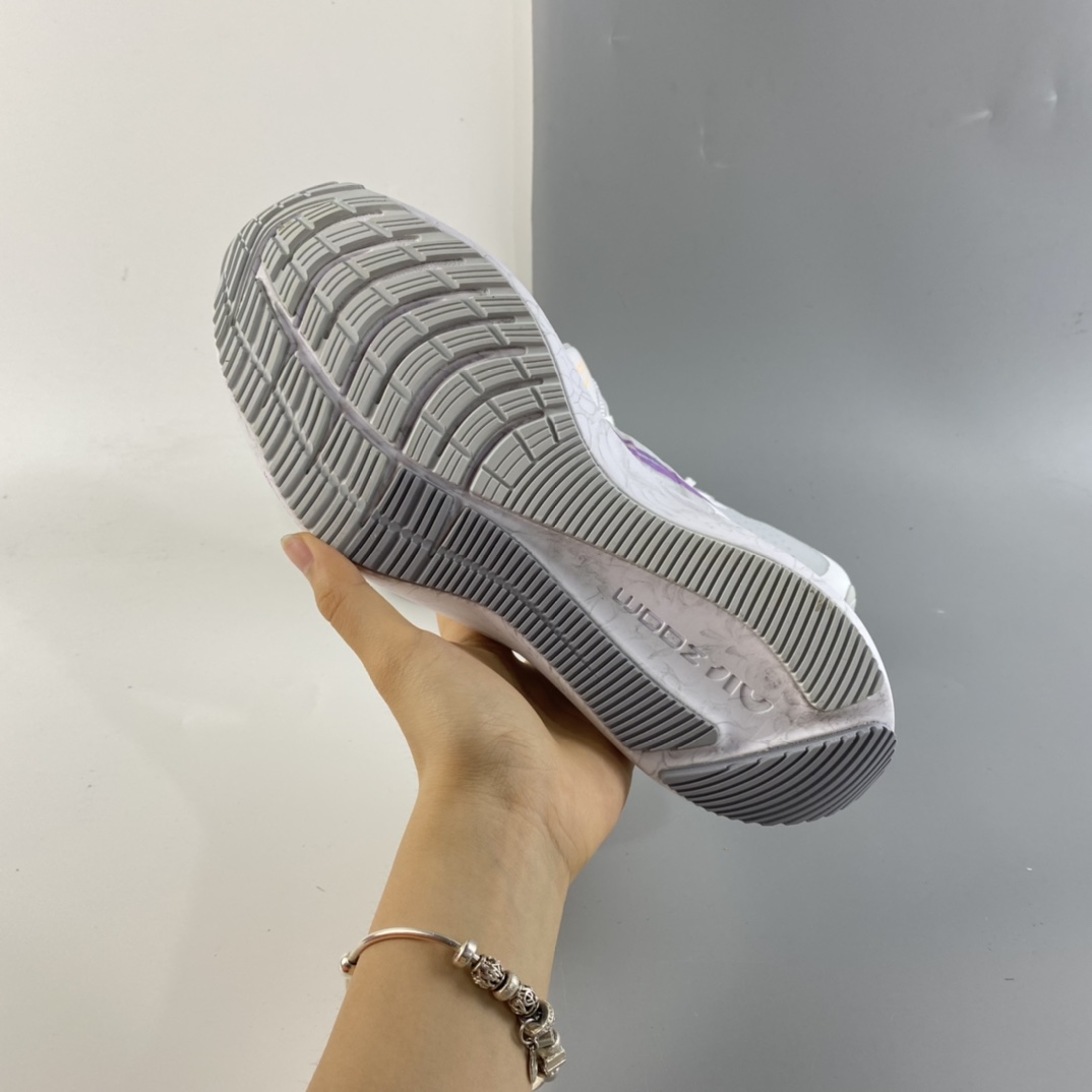 P190 Nike ZOOM WINFLO 8 登月8 轻便缓震运动鞋跑步鞋 CW3421-102