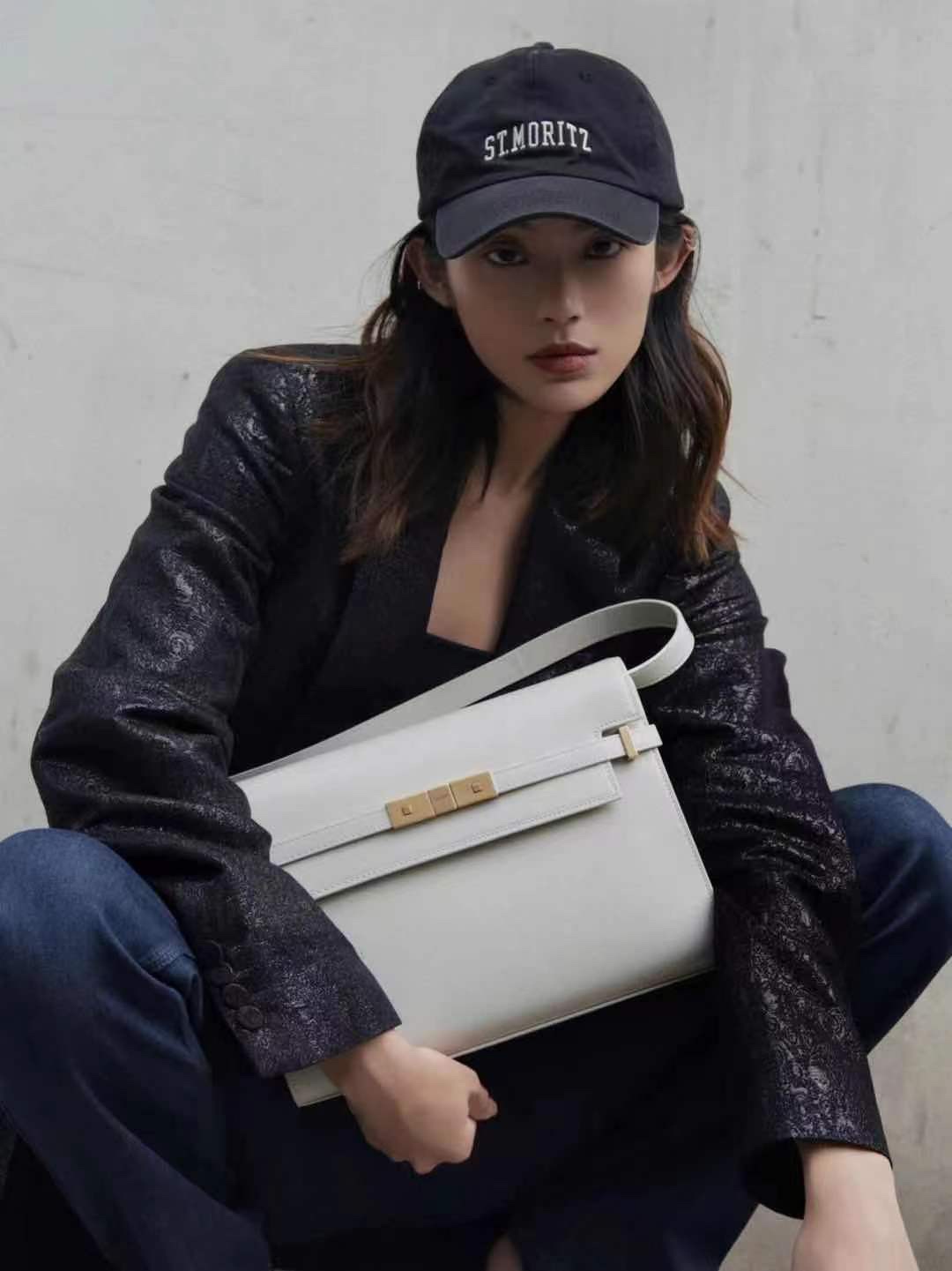 Ysl 𝑴𝒂𝒏𝒉𝒂𝒕𝒕𝒂𝒏 29CM曼哈顿法棍包 579271白色牙签纹金扣