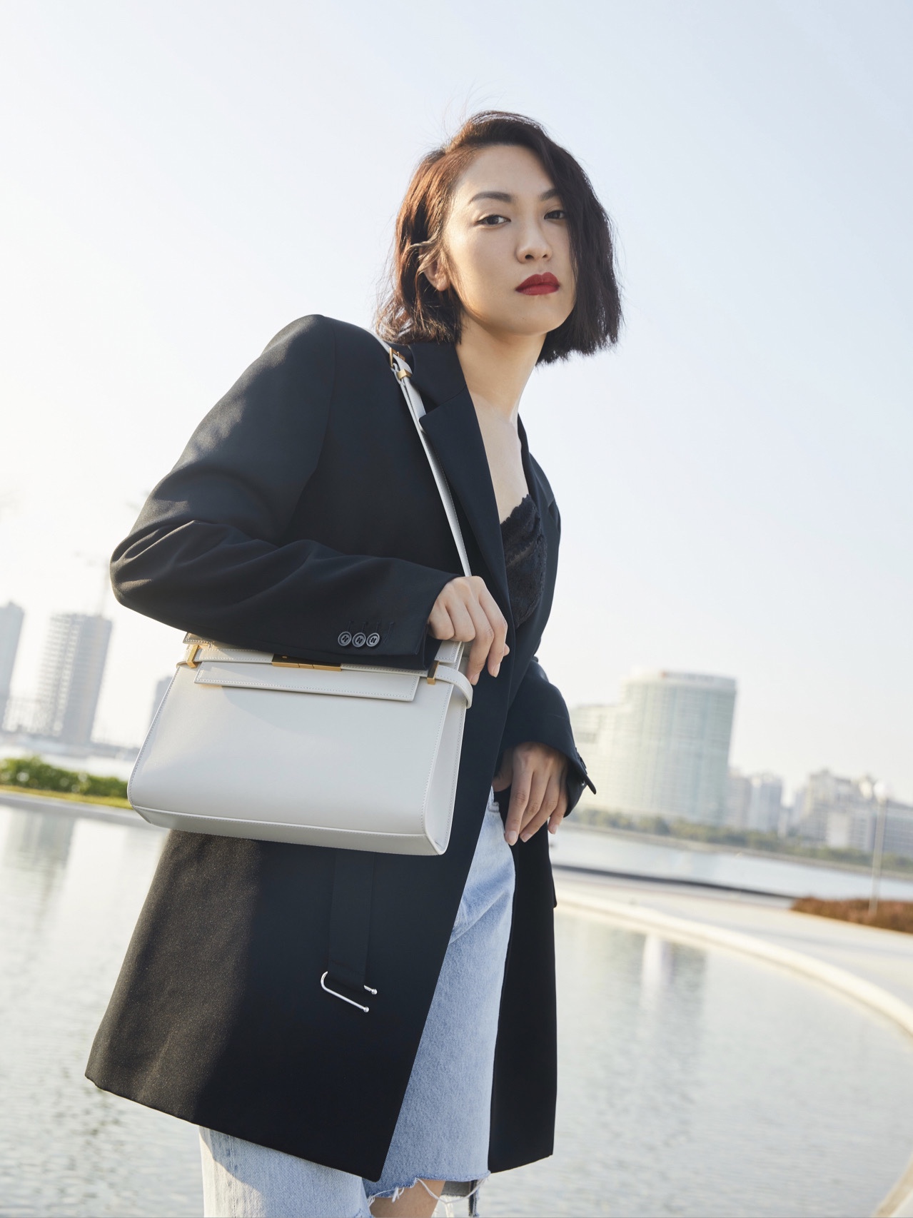 Ysl 𝑴𝒂𝒏𝒉𝒂𝒕𝒕𝒂𝒏 29CM曼哈顿法棍包 579271白色牙签纹金扣