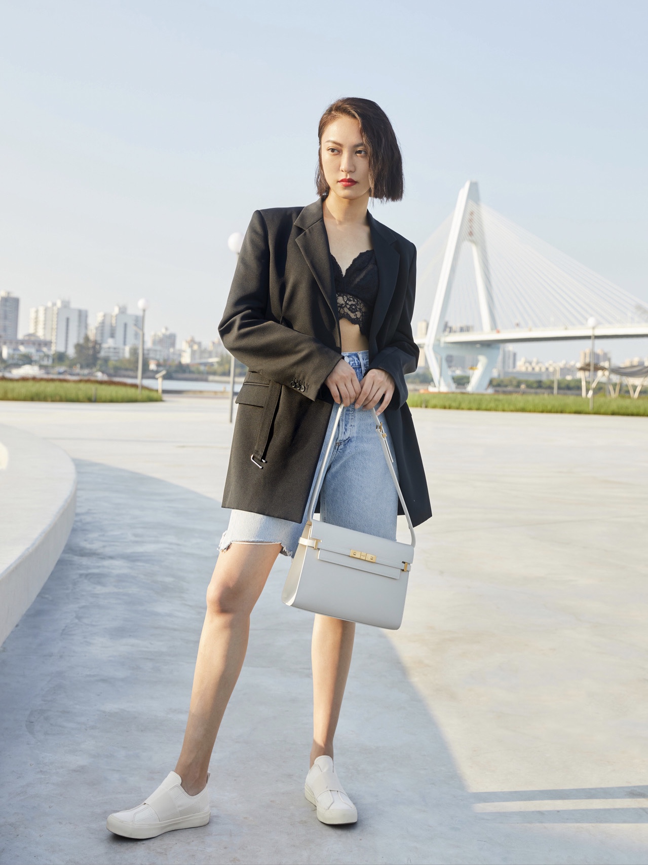 Ysl 𝑴𝒂𝒏𝒉𝒂𝒕𝒕𝒂𝒏 29CM曼哈顿法棍包 579271白色牙签纹金扣