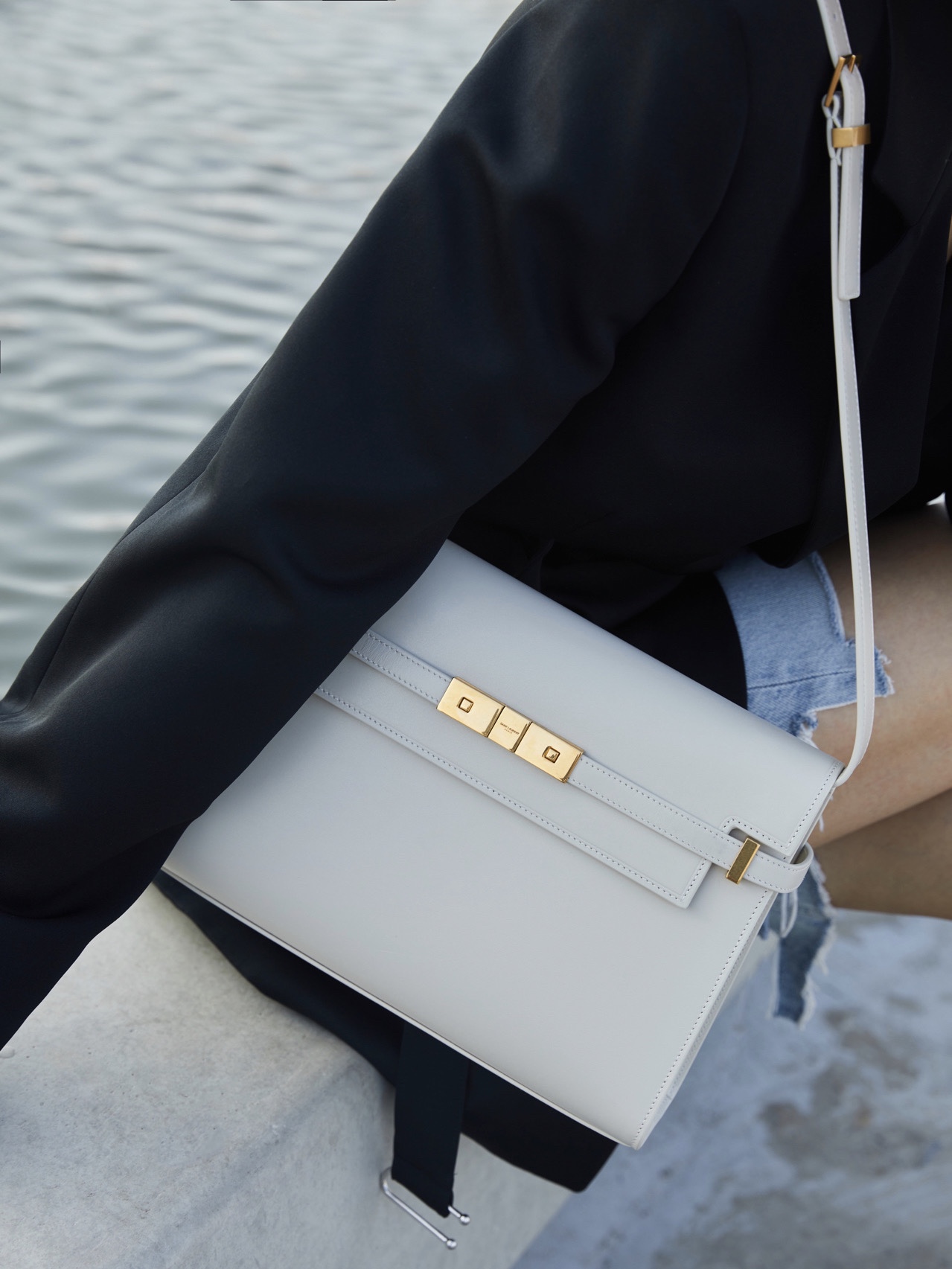 Ysl 𝑴𝒂𝒏𝒉𝒂𝒕𝒕𝒂𝒏 29CM曼哈顿法棍包 579271白色牙签纹金扣