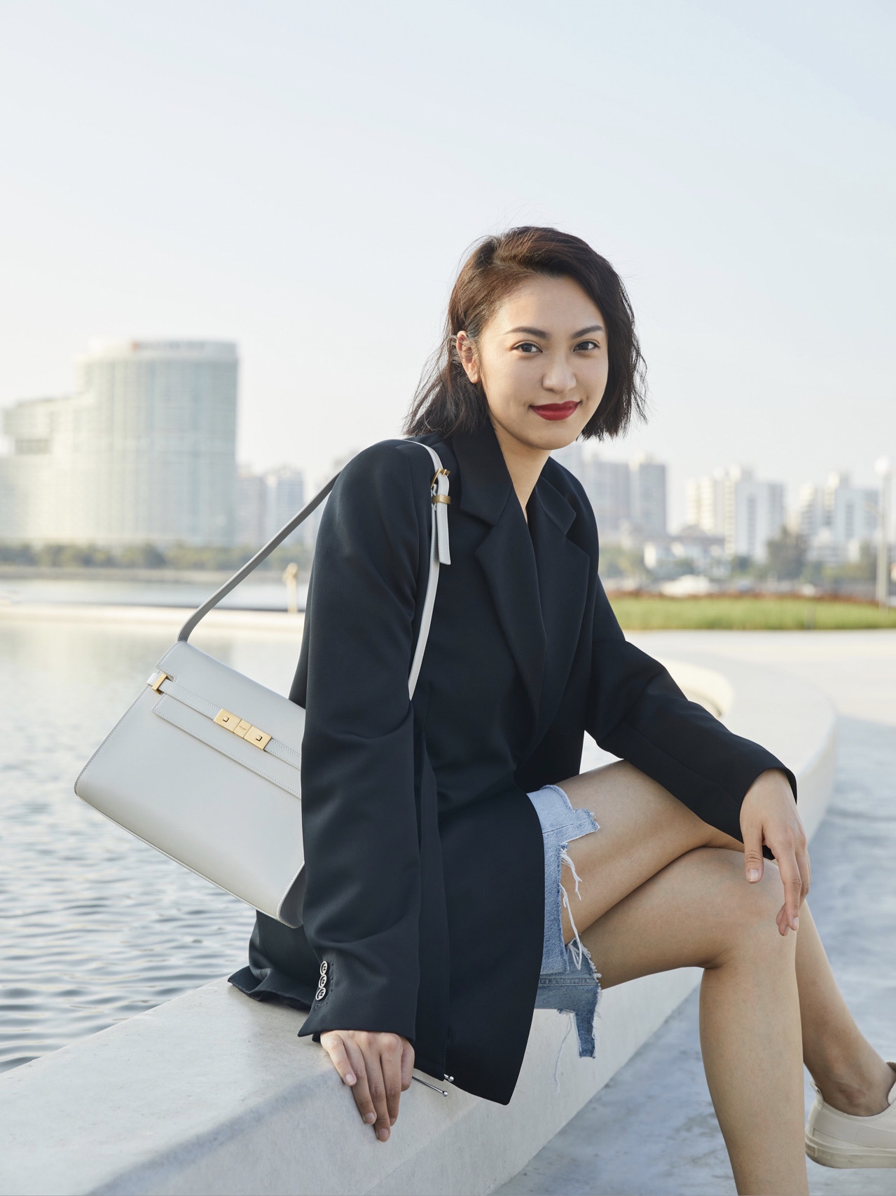 Ysl 𝑴𝒂𝒏𝒉𝒂𝒕𝒕𝒂𝒏 29CM曼哈顿法棍包 579271白色牙签纹金扣