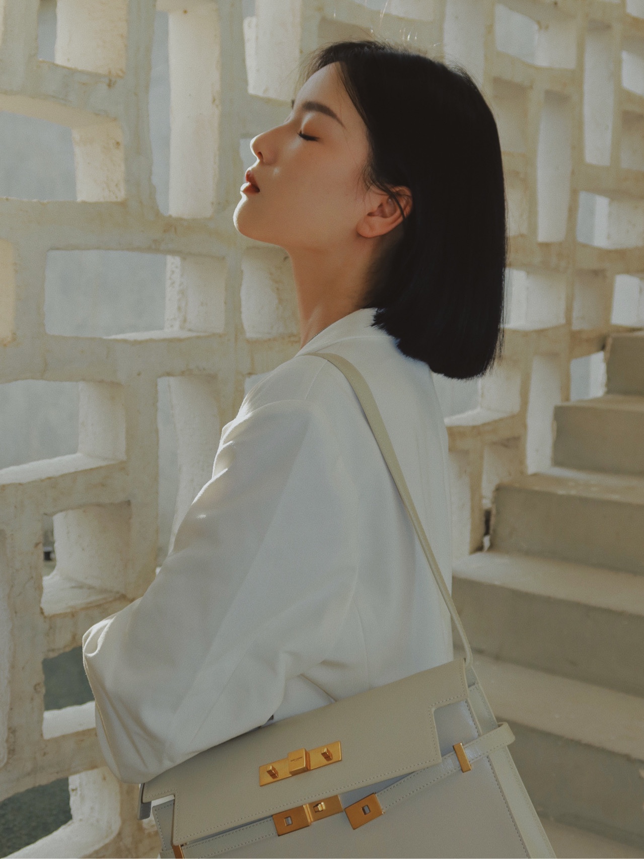 Ysl 𝑴𝒂𝒏𝒉𝒂𝒕𝒕𝒂𝒏 29CM曼哈顿法棍包 579271白色牙签纹金扣