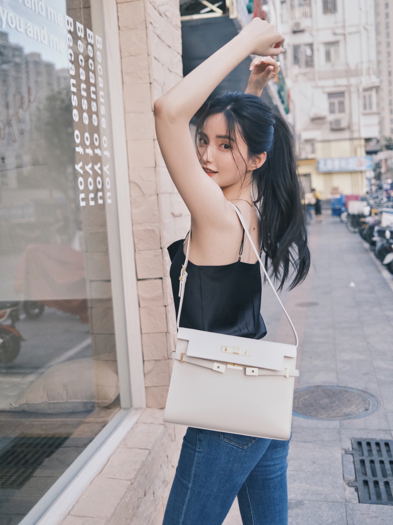 Ysl 𝑴𝒂𝒏𝒉𝒂𝒕𝒕𝒂𝒏 29CM曼哈顿法棍包 579271白色牙签纹金扣