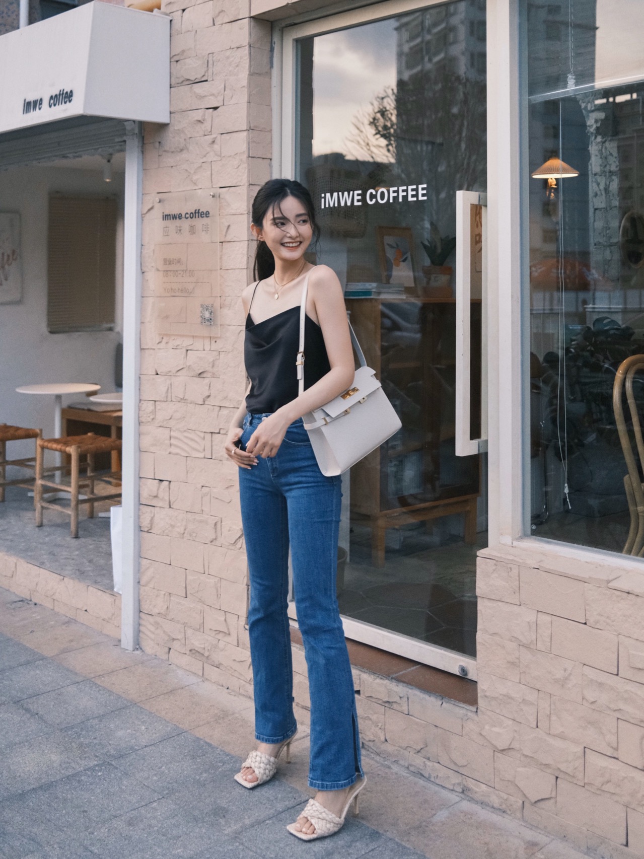 Ysl 𝑴𝒂𝒏𝒉𝒂𝒕𝒕𝒂𝒏 29CM曼哈顿法棍包 579271白色牙签纹金扣