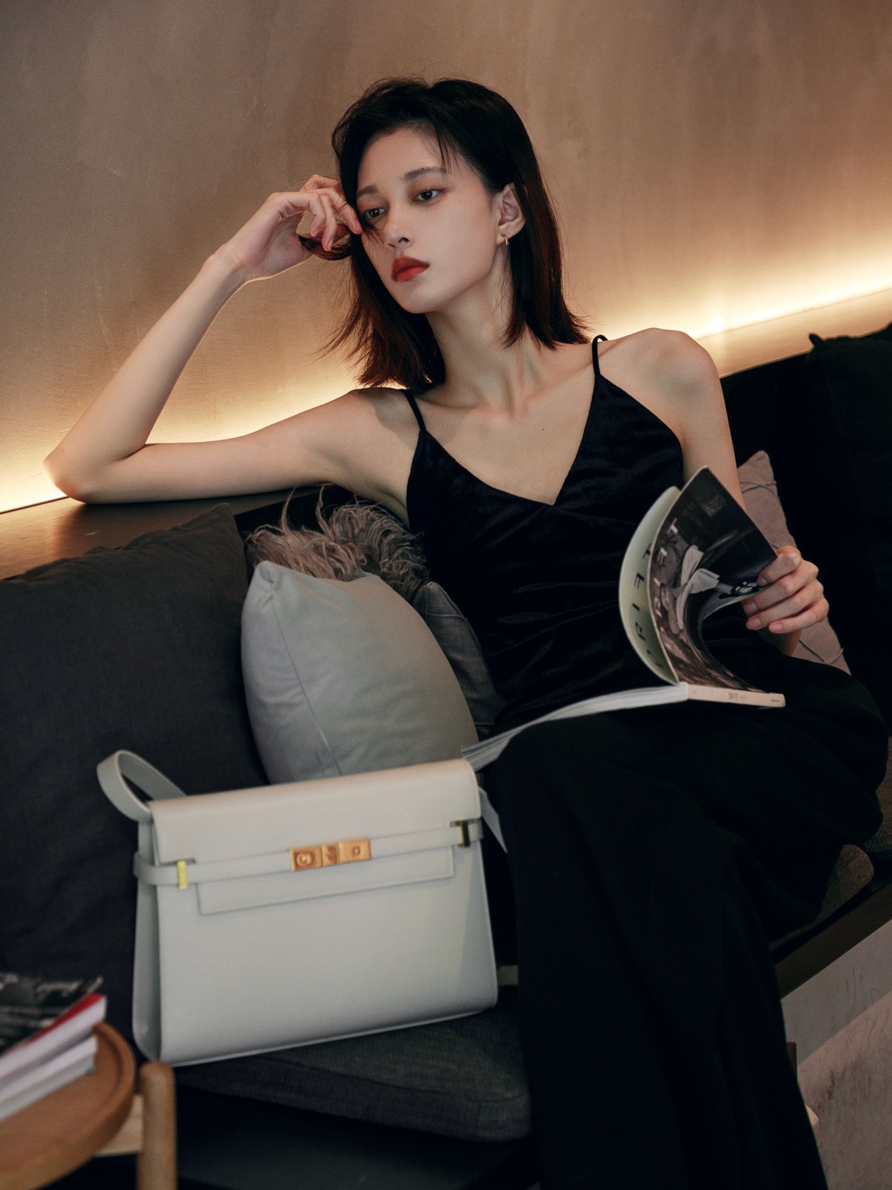 Ysl 𝑴𝒂𝒏𝒉𝒂𝒕𝒕𝒂𝒏 29CM曼哈顿法棍包 579271白色牙签纹金扣