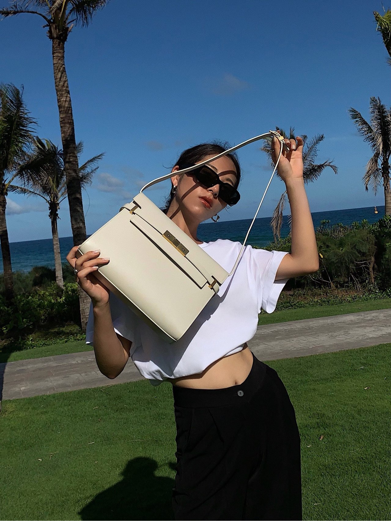 Ysl 𝑴𝒂𝒏𝒉𝒂𝒕𝒕𝒂𝒏 29CM曼哈顿法棍包 579271白色牙签纹金扣