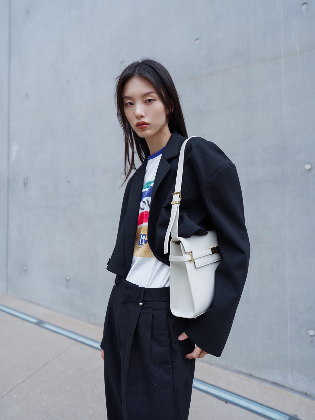 Ysl 𝑴𝒂𝒏𝒉𝒂𝒕𝒕𝒂𝒏 29CM曼哈顿法棍包 579271白色牙签纹金扣