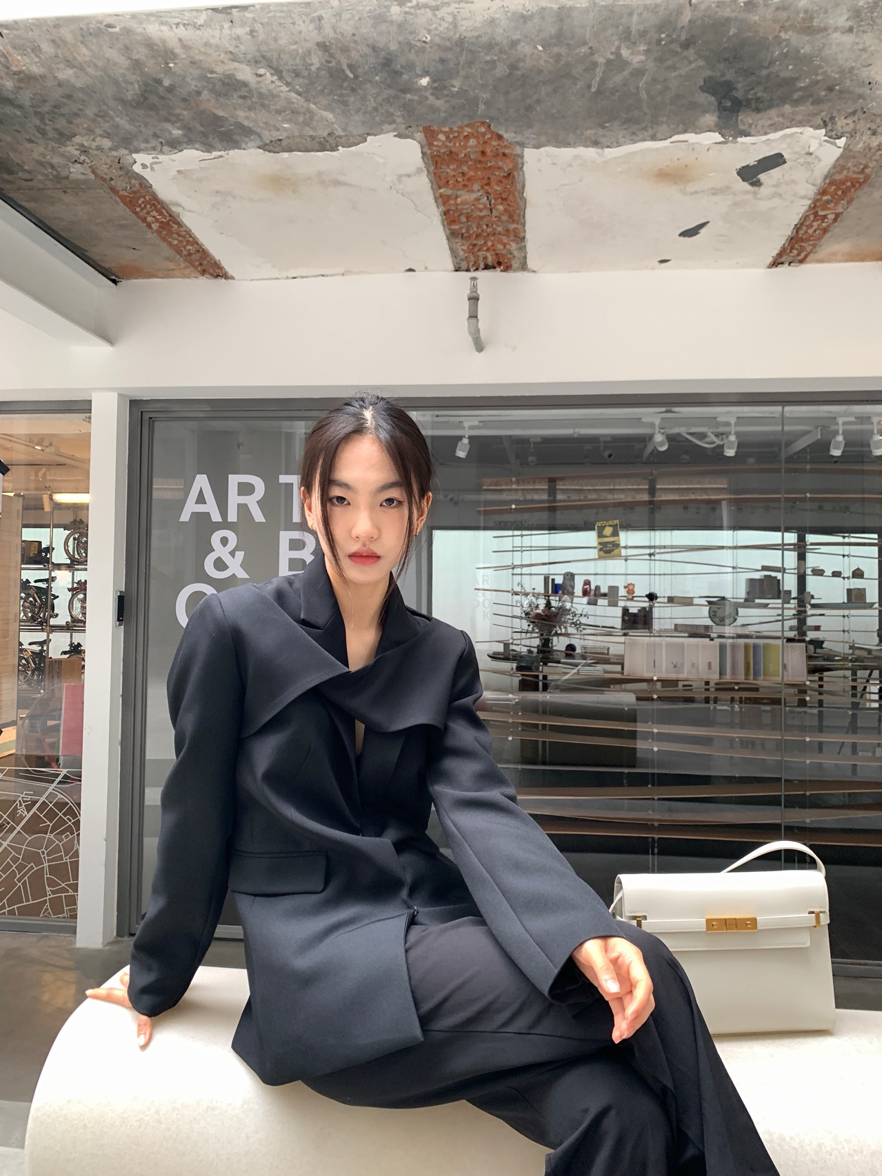 Ysl 𝑴𝒂𝒏𝒉𝒂𝒕𝒕𝒂𝒏 29CM曼哈顿法棍包 579271白色牙签纹金扣