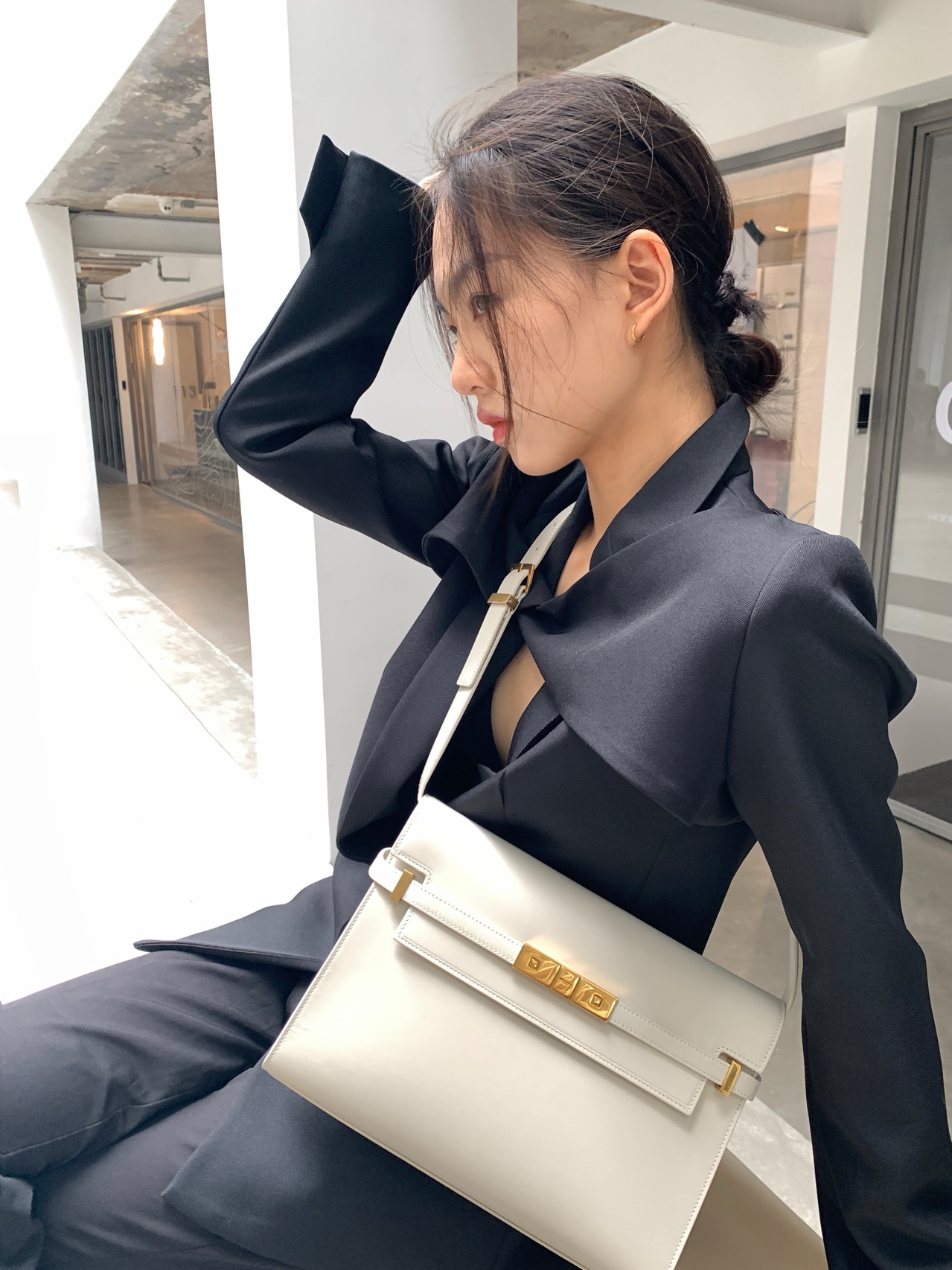 Ysl 𝑴𝒂𝒏𝒉𝒂𝒕𝒕𝒂𝒏 29CM曼哈顿法棍包 579271白色牙签纹金扣