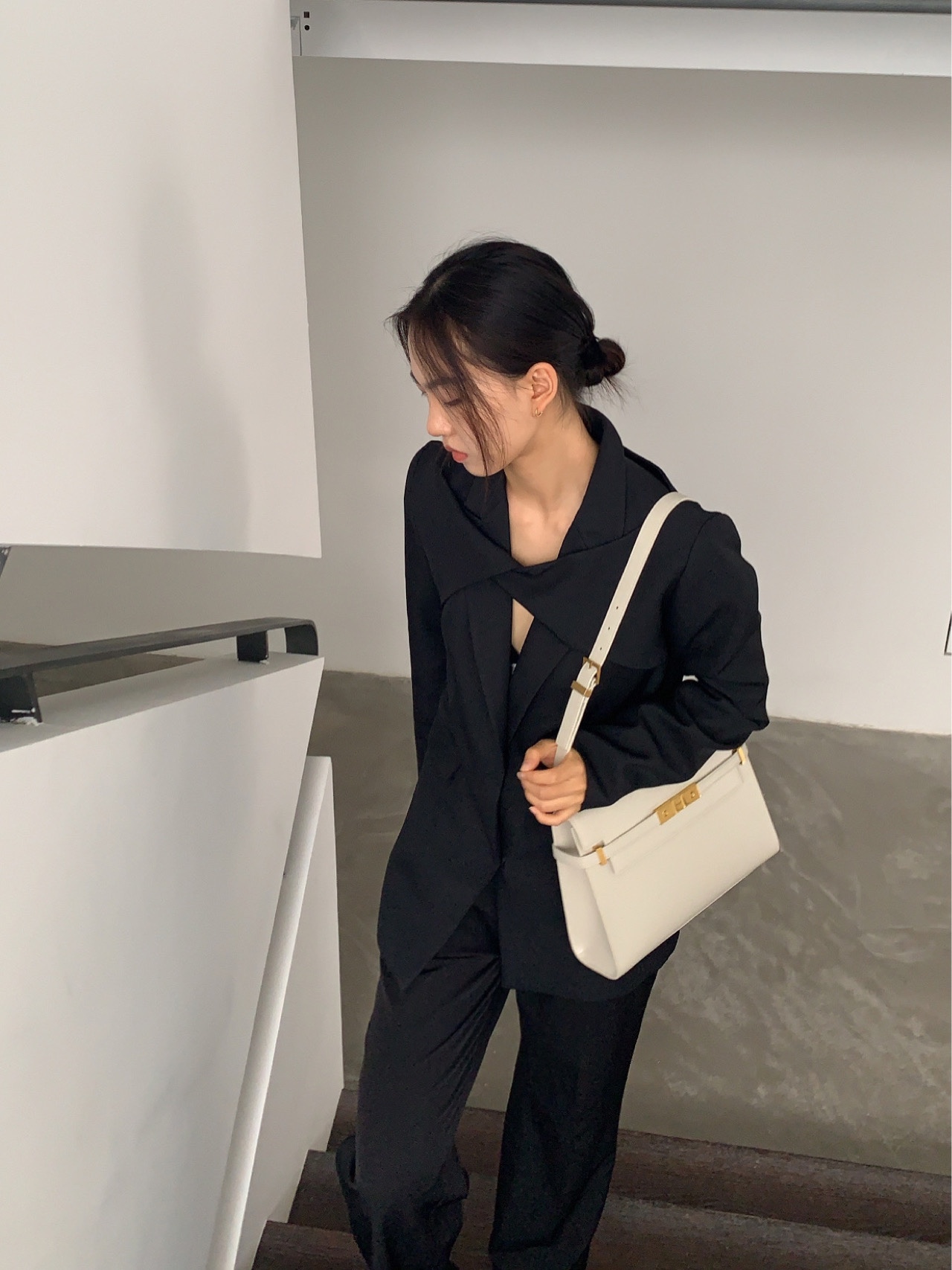 Ysl 𝑴𝒂𝒏𝒉𝒂𝒕𝒕𝒂𝒏 29CM曼哈顿法棍包 579271白色牙签纹金扣