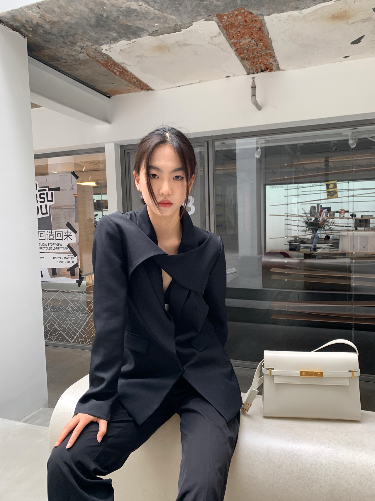 Ysl 𝑴𝒂𝒏𝒉𝒂𝒕𝒕𝒂𝒏 29CM曼哈顿法棍包 579271白色牙签纹金扣