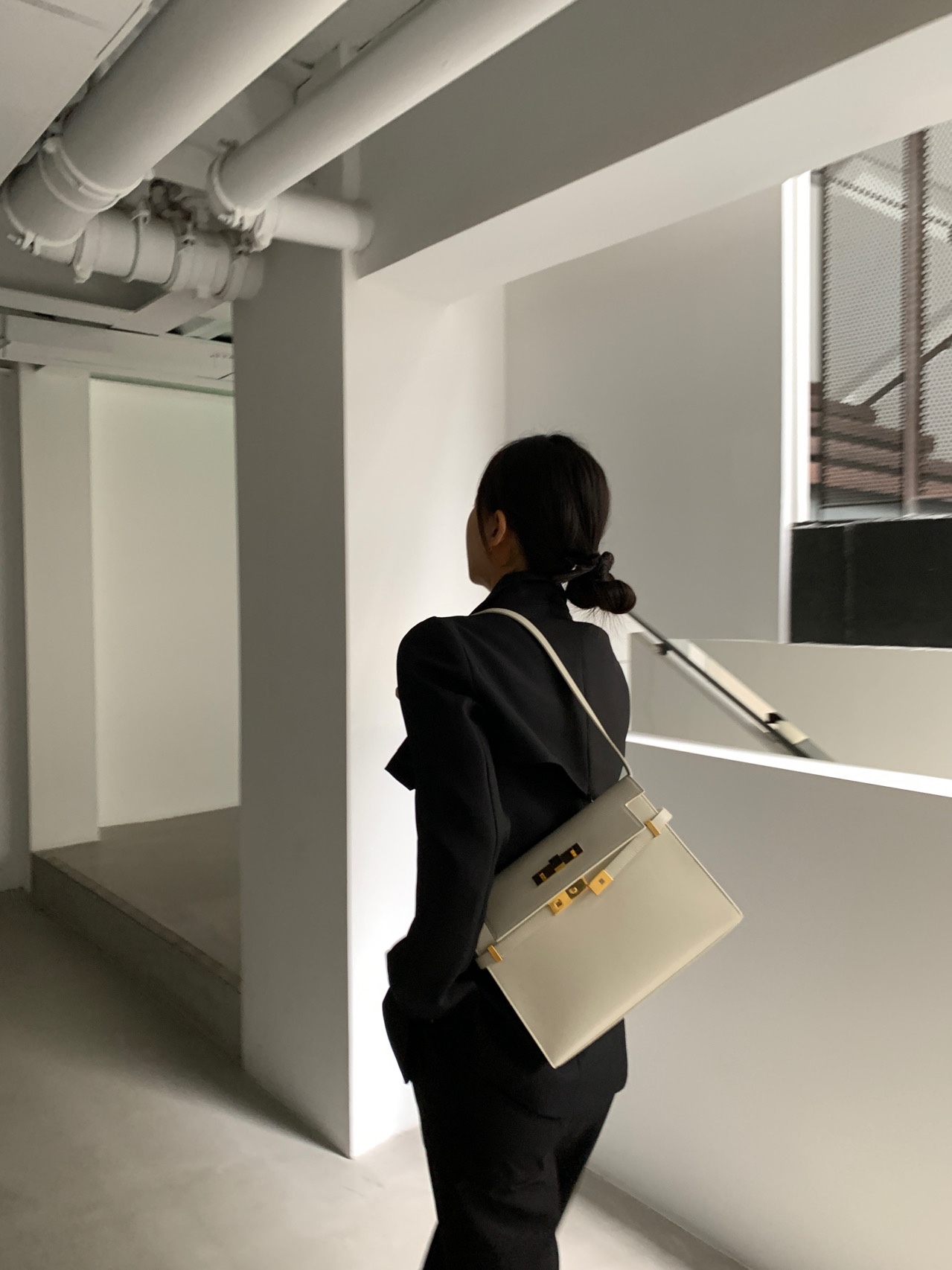 Ysl 𝑴𝒂𝒏𝒉𝒂𝒕𝒕𝒂𝒏 29CM曼哈顿法棍包 579271白色牙签纹金扣