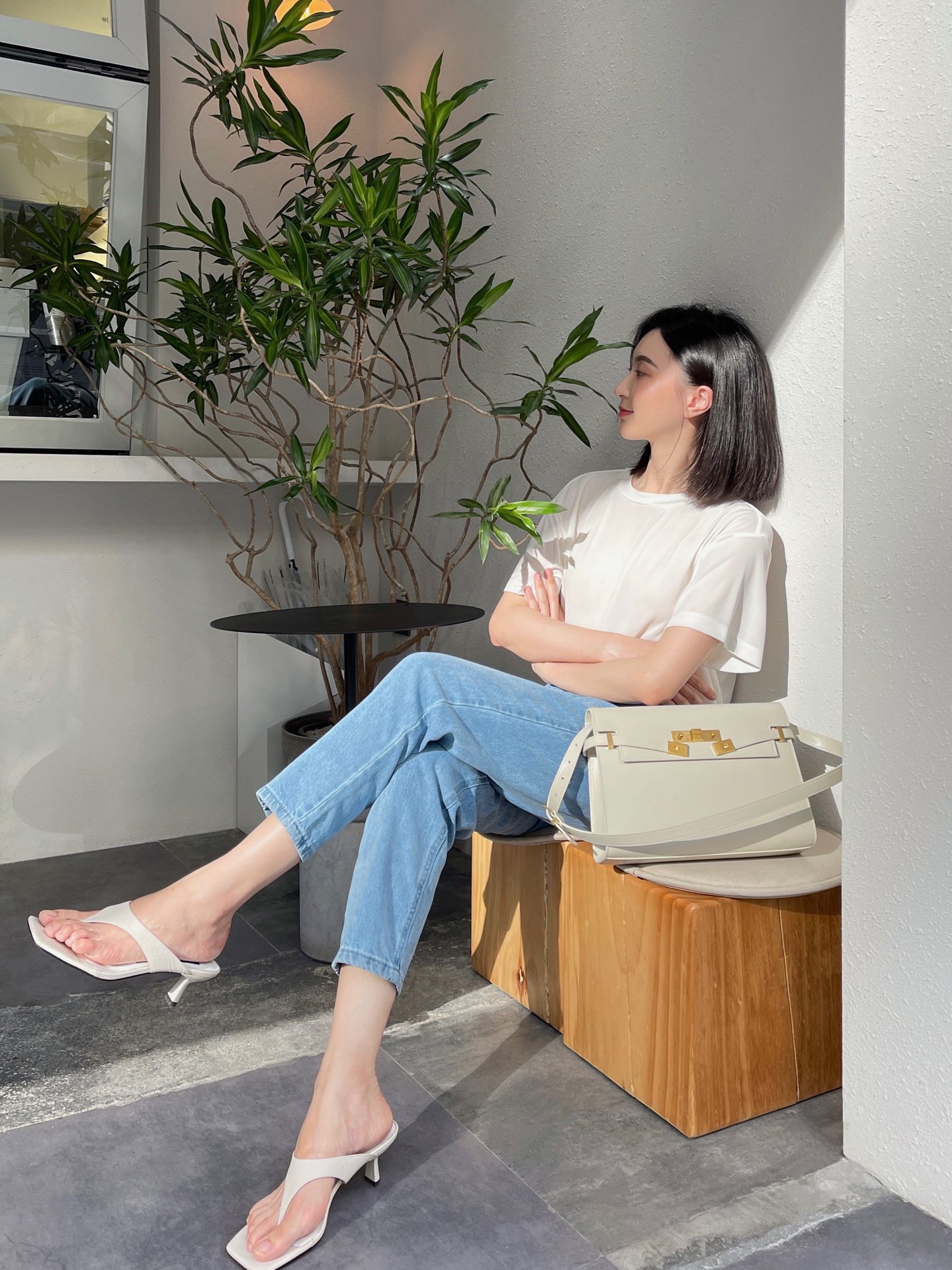 Ysl 𝑴𝒂𝒏𝒉𝒂𝒕𝒕𝒂𝒏 29CM曼哈顿法棍包 579271白色牙签纹金扣