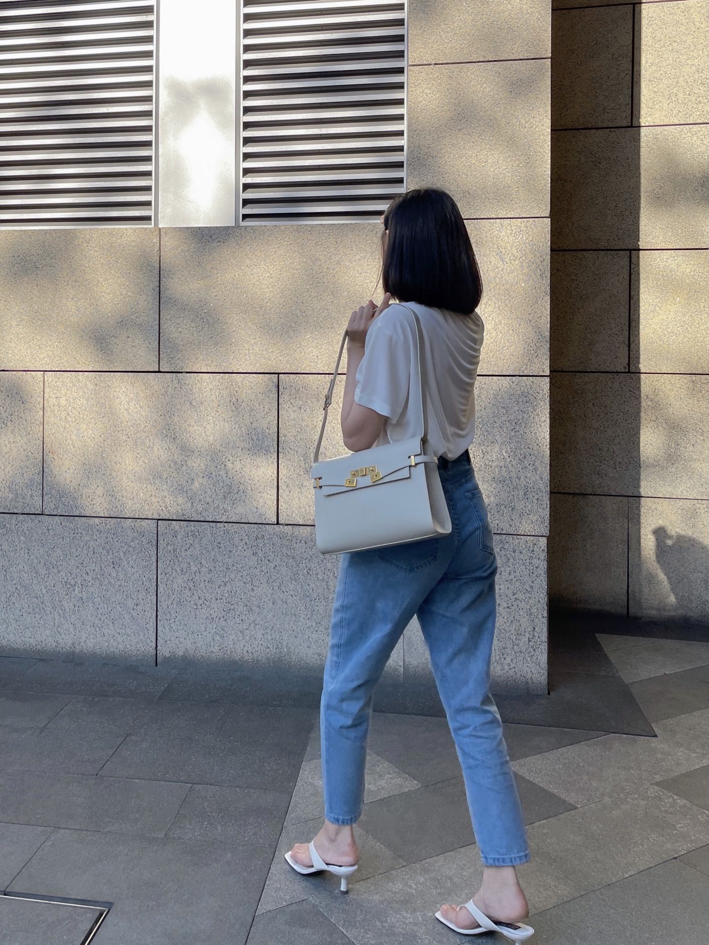 Ysl 𝑴𝒂𝒏𝒉𝒂𝒕𝒕𝒂𝒏 29CM曼哈顿法棍包 579271白色牙签纹金扣