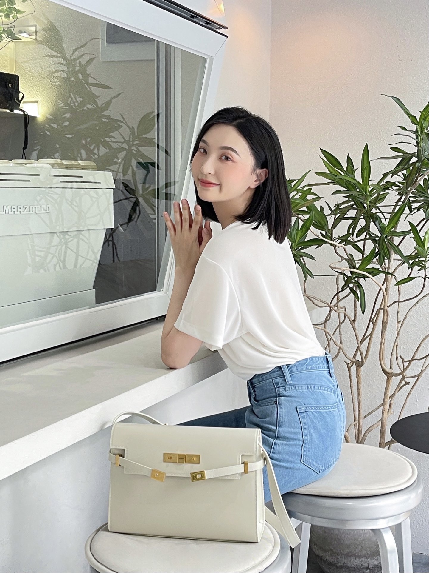 Ysl 𝑴𝒂𝒏𝒉𝒂𝒕𝒕𝒂𝒏 29CM曼哈顿法棍包 579271白色牙签纹金扣