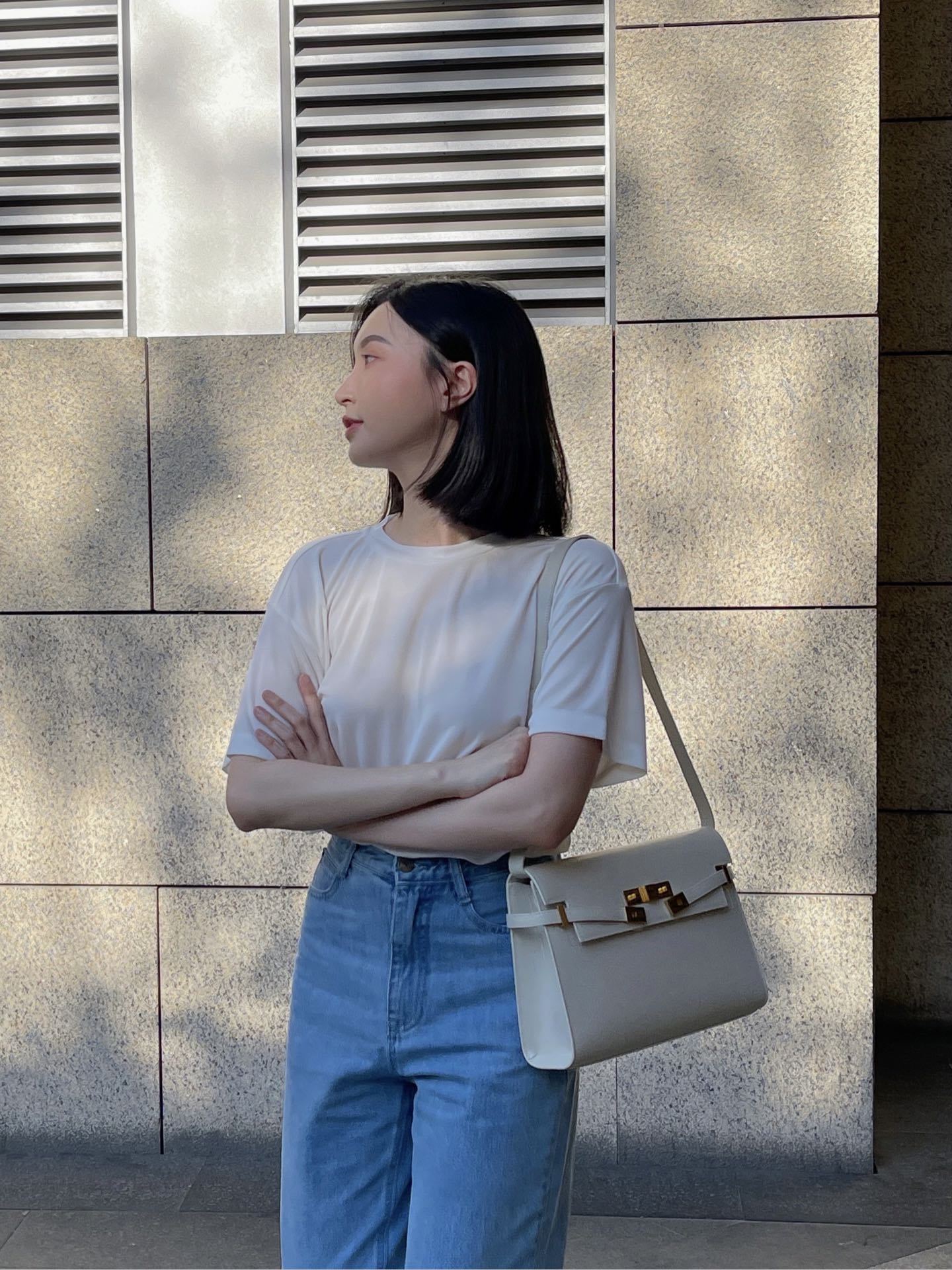 Ysl 𝑴𝒂𝒏𝒉𝒂𝒕𝒕𝒂𝒏 29CM曼哈顿法棍包 579271白色牙签纹金扣