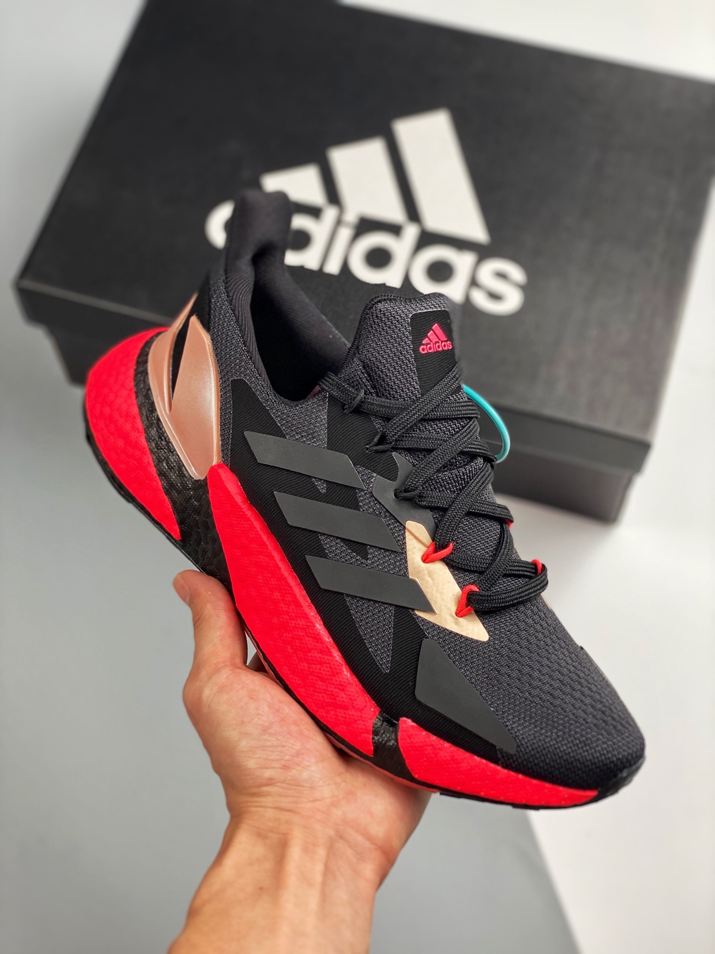 AD Boost X9000L4 Imagen de colección Tallas: 36-45 con medios números