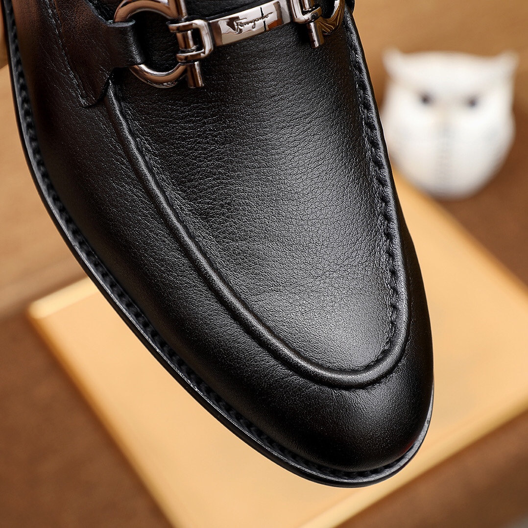 Ferragamo Men's Black Leather Slip-On Loafers with Metal Ornament 7 i1621655544 6676 5