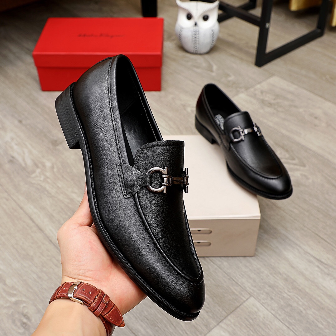 Ferragamo Men's Black Leather Slip-On Loafers with Metal Ornament 6 i1621655604 9148 0