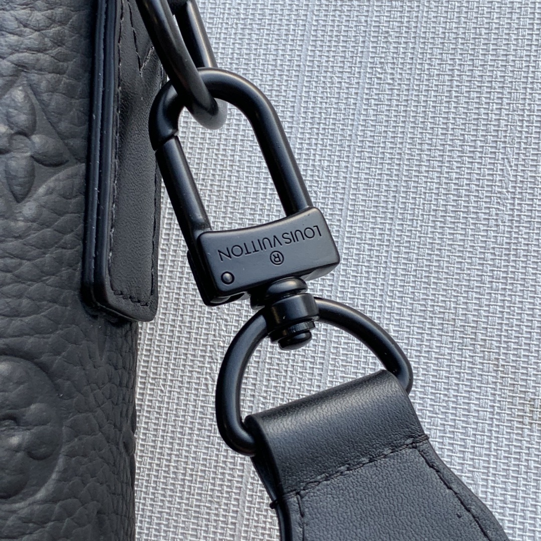 Shop Louis Vuitton Trunk messenger (M57726) by LESSISMORE☆
