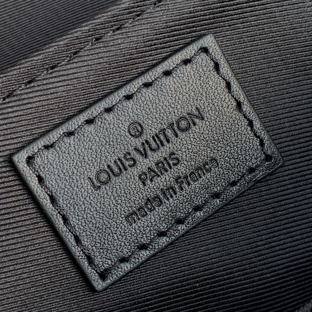 M57726 Louis Vuitton Taurillon Monogram Trunk Messenger