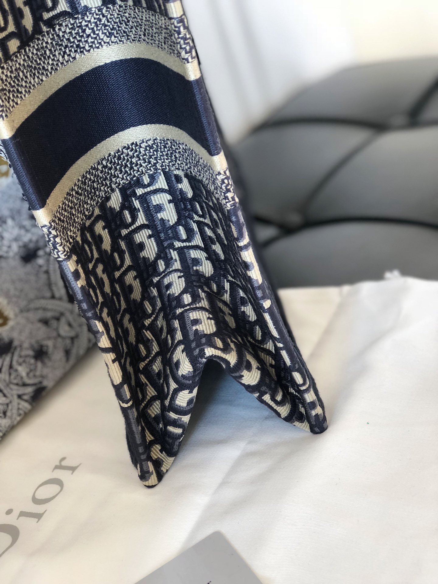 Dior蓝色刺绣Oblique印花Book Tote手袋 M1286ZRIW_M928