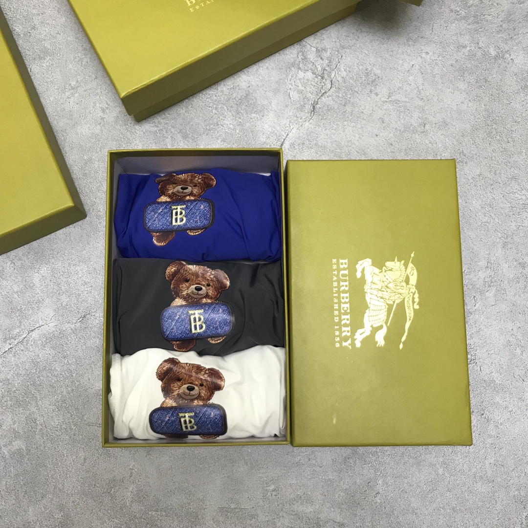  Burberry 巴宝莉 采用进口轻薄冰丝 轻薄透气丝滑 无痕裁剪 穿着无束缚感 触感柔软亲肤，细柔透