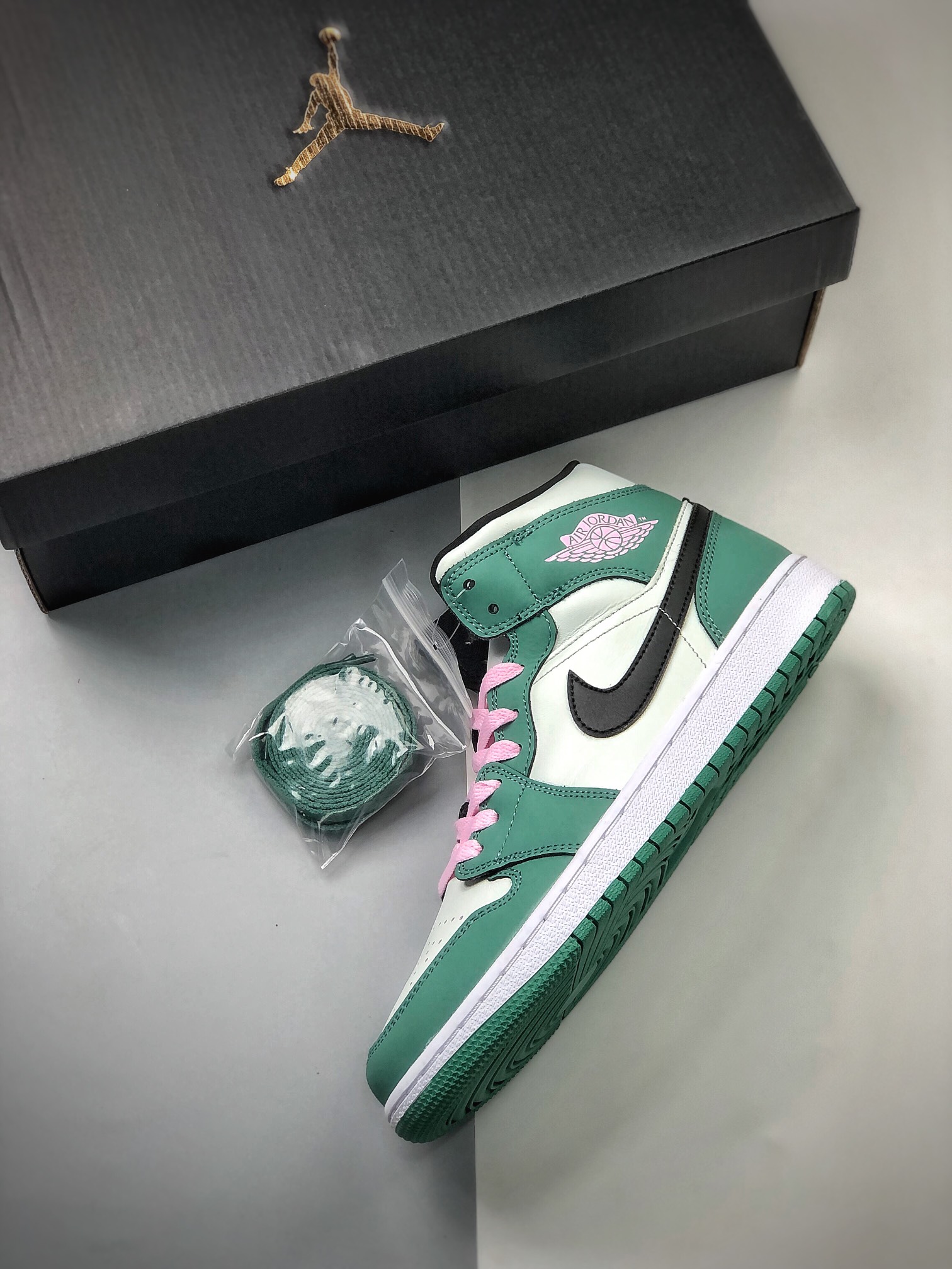 240  Air Jordan 1 MID  白绿 AJ1乔1中帮休闲板鞋  CZ0774-300