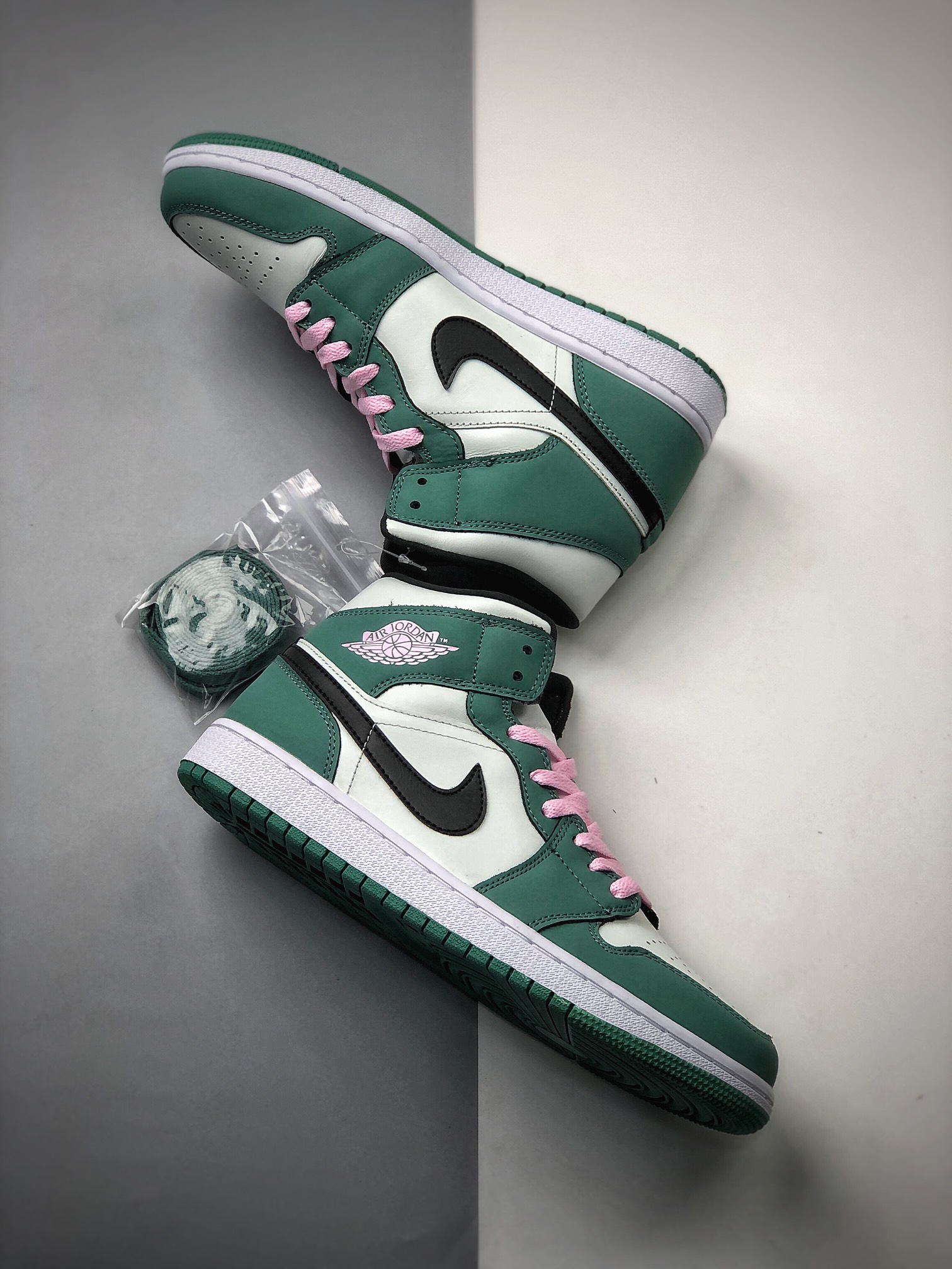 240  Air Jordan 1 MID  白绿 AJ1乔1中帮休闲板鞋  CZ0774-300