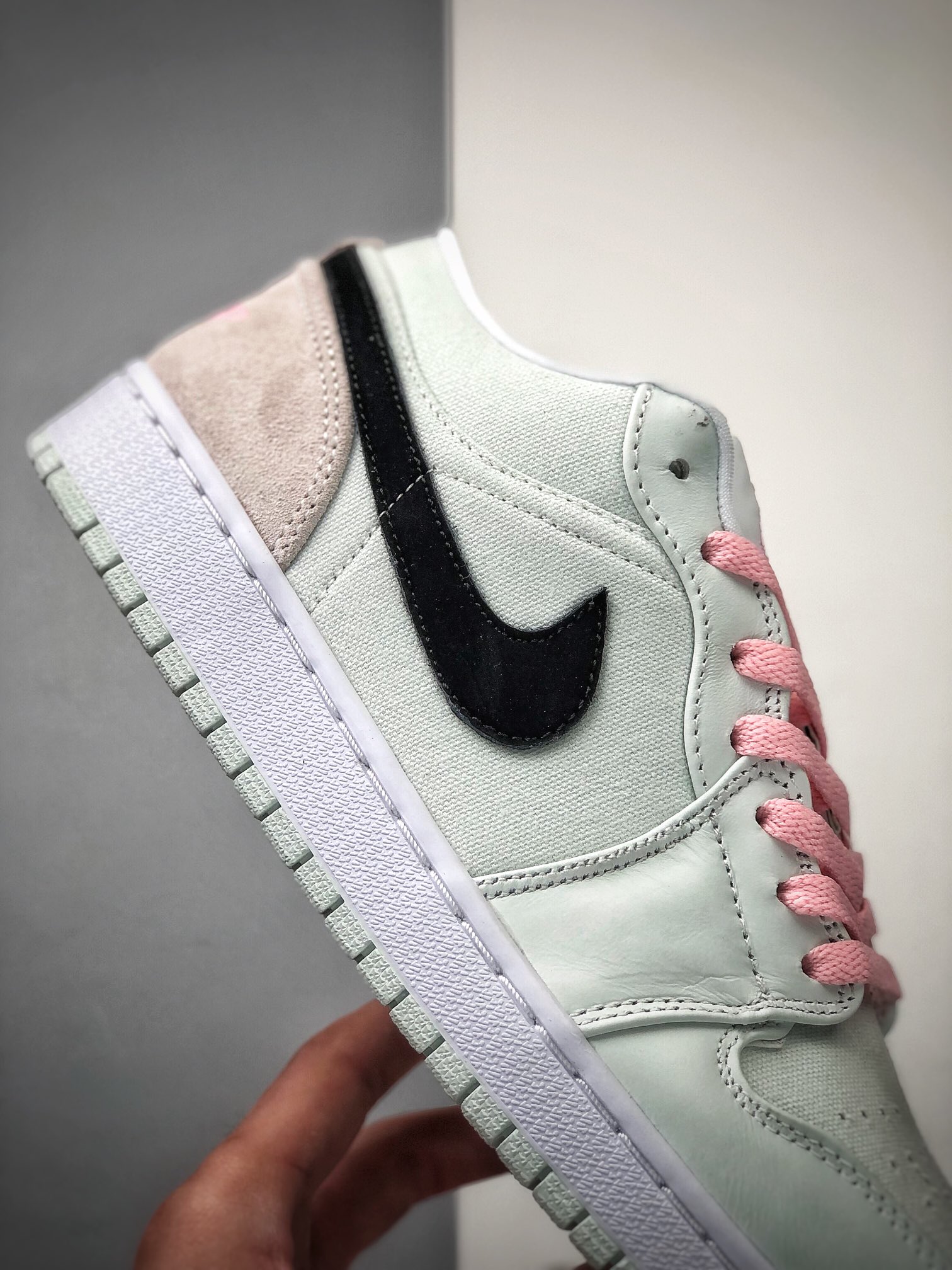 200  Air Jordan 1 Low SE “Barely Green”粉绿CZ0776-300