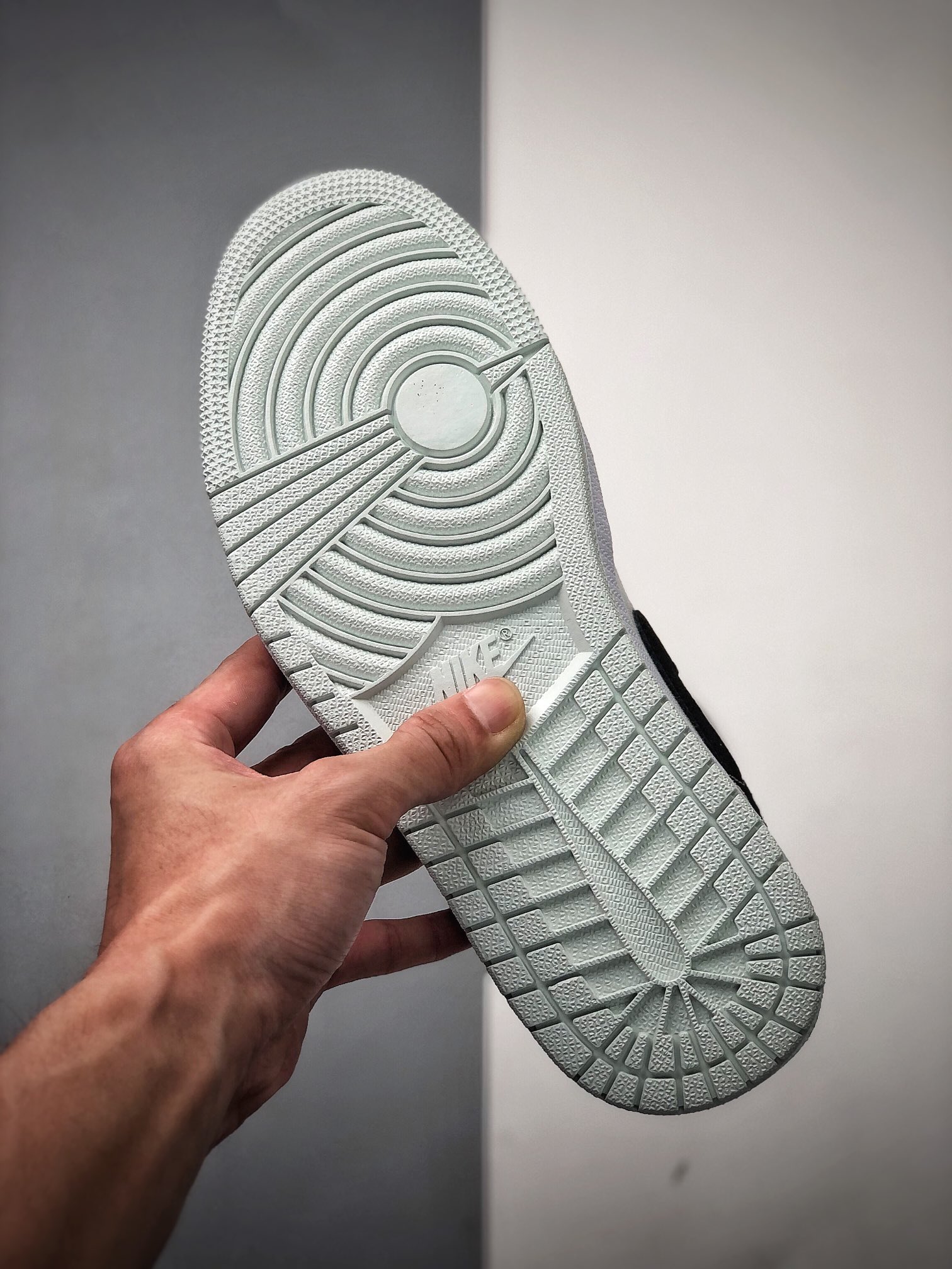 200  Air Jordan 1 Low SE “Barely Green”粉绿CZ0776-300