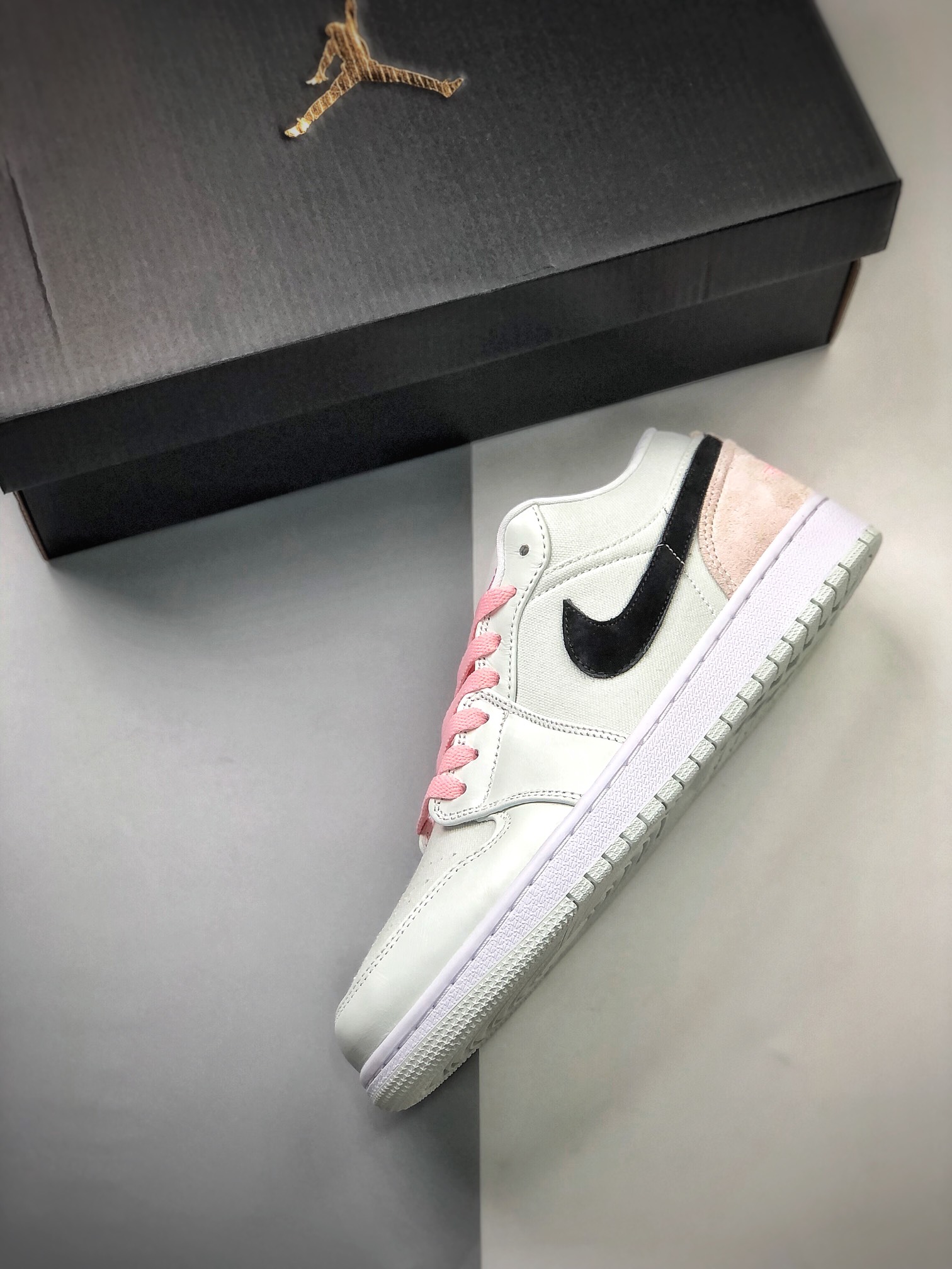 200  Air Jordan 1 Low SE “Barely Green”粉绿CZ0776-300