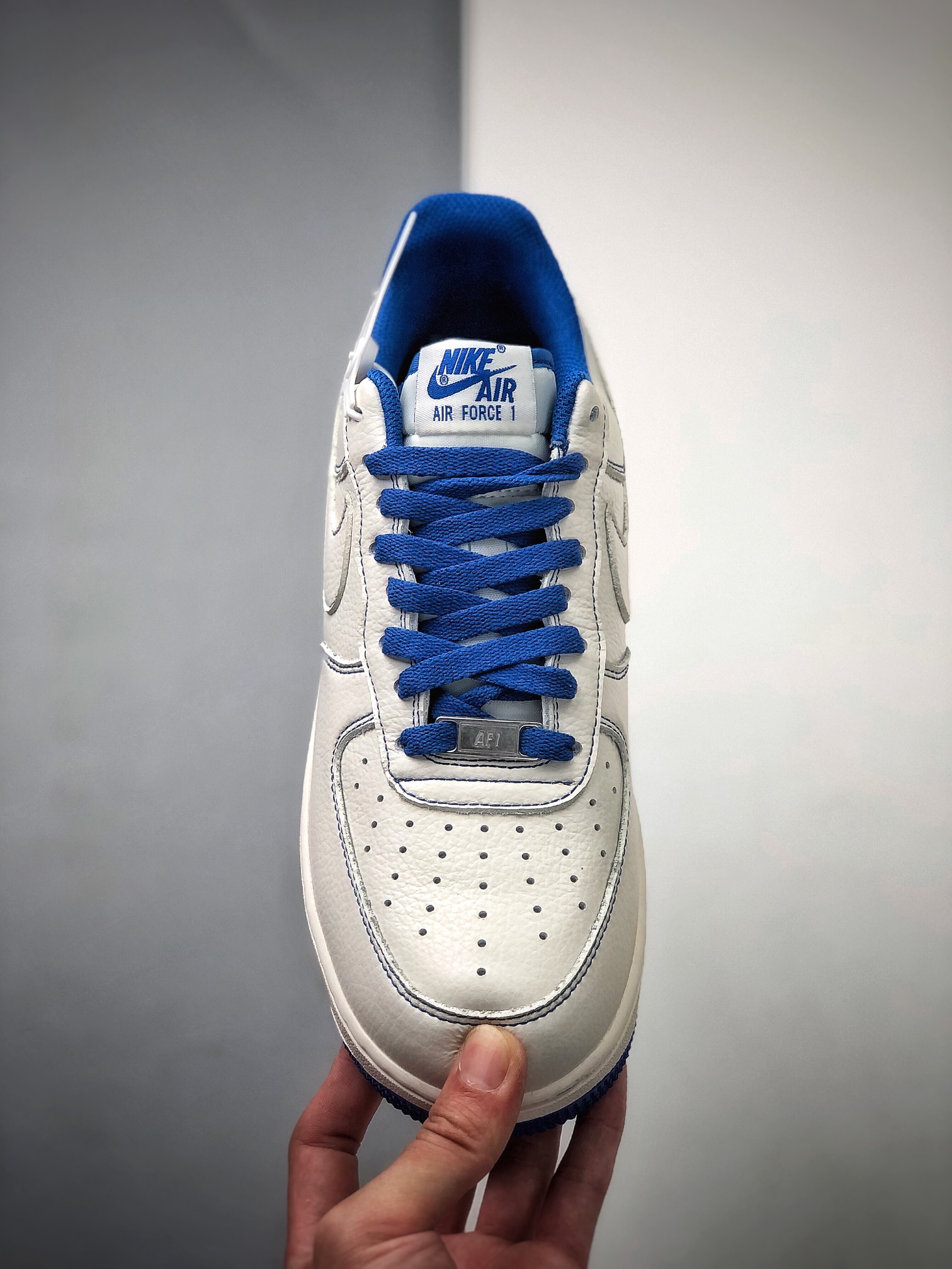 240 洛杉矶潮牌店限量发售  Undefeated x Nike Air Force 1 Low 米白宝蓝空军一号低帮休闲板鞋  UN1570-680